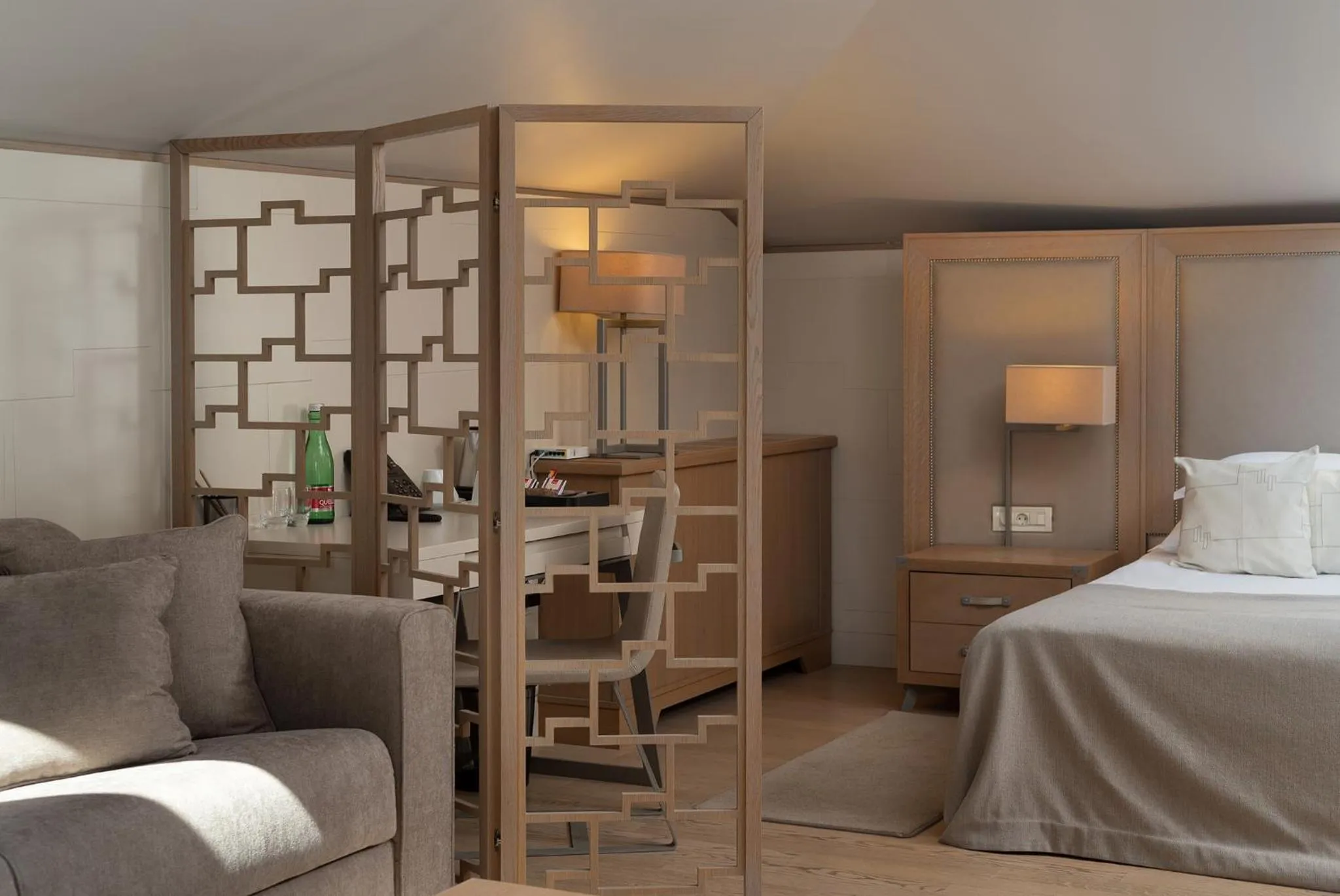 Seating area, Bed in Art Hotel Kalelarga