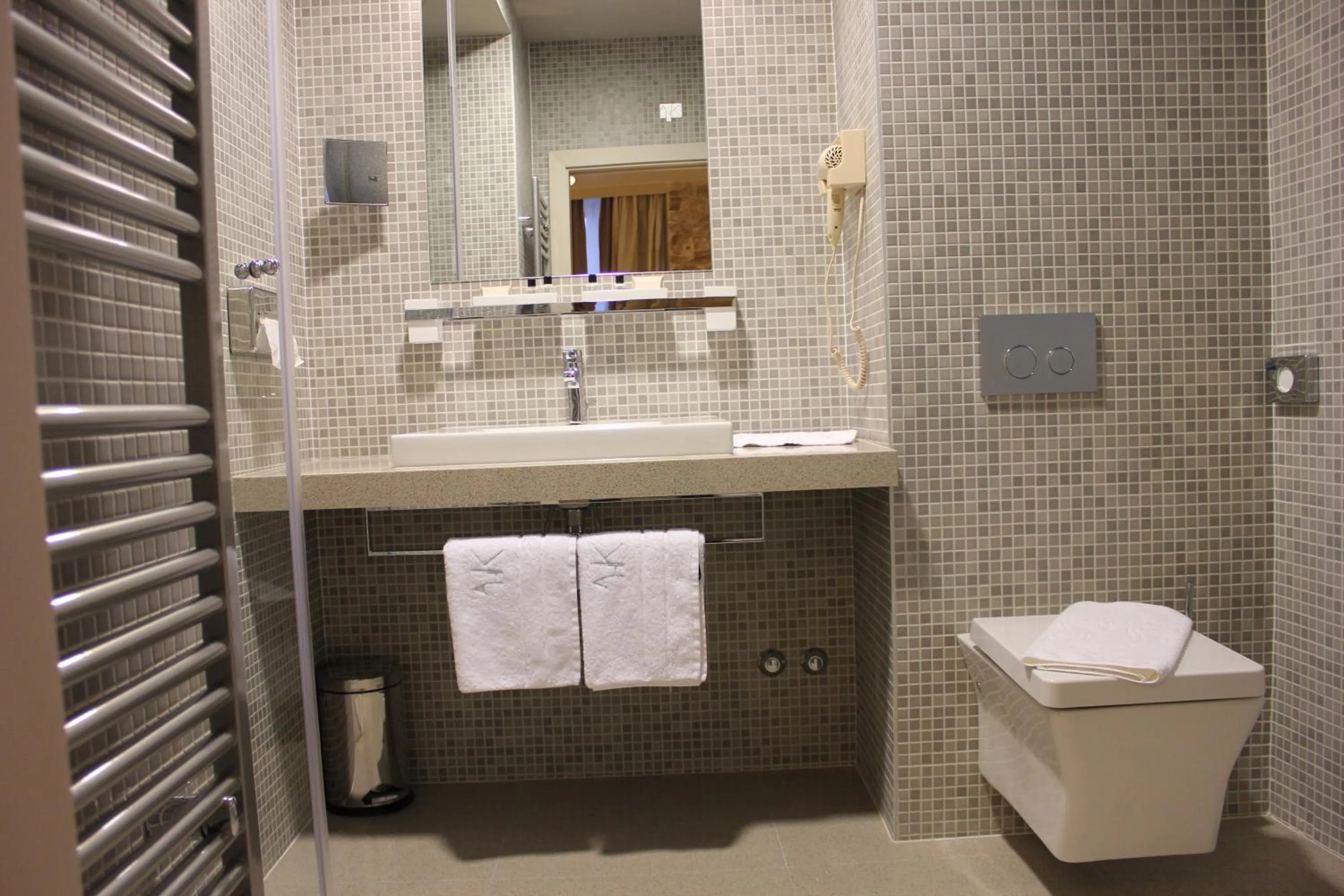 Bathroom in Art Hotel Kalelarga