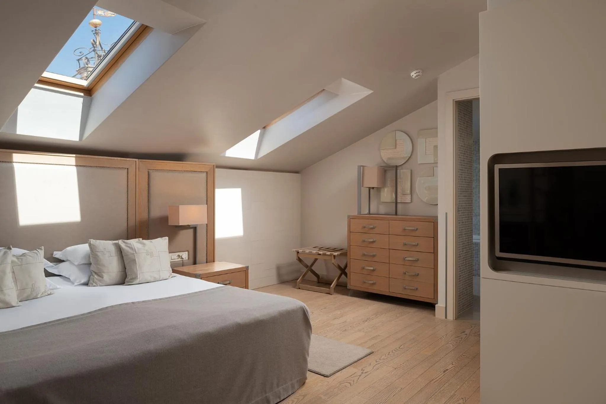 Decorative detail, Bed in Art Hotel Kalelarga