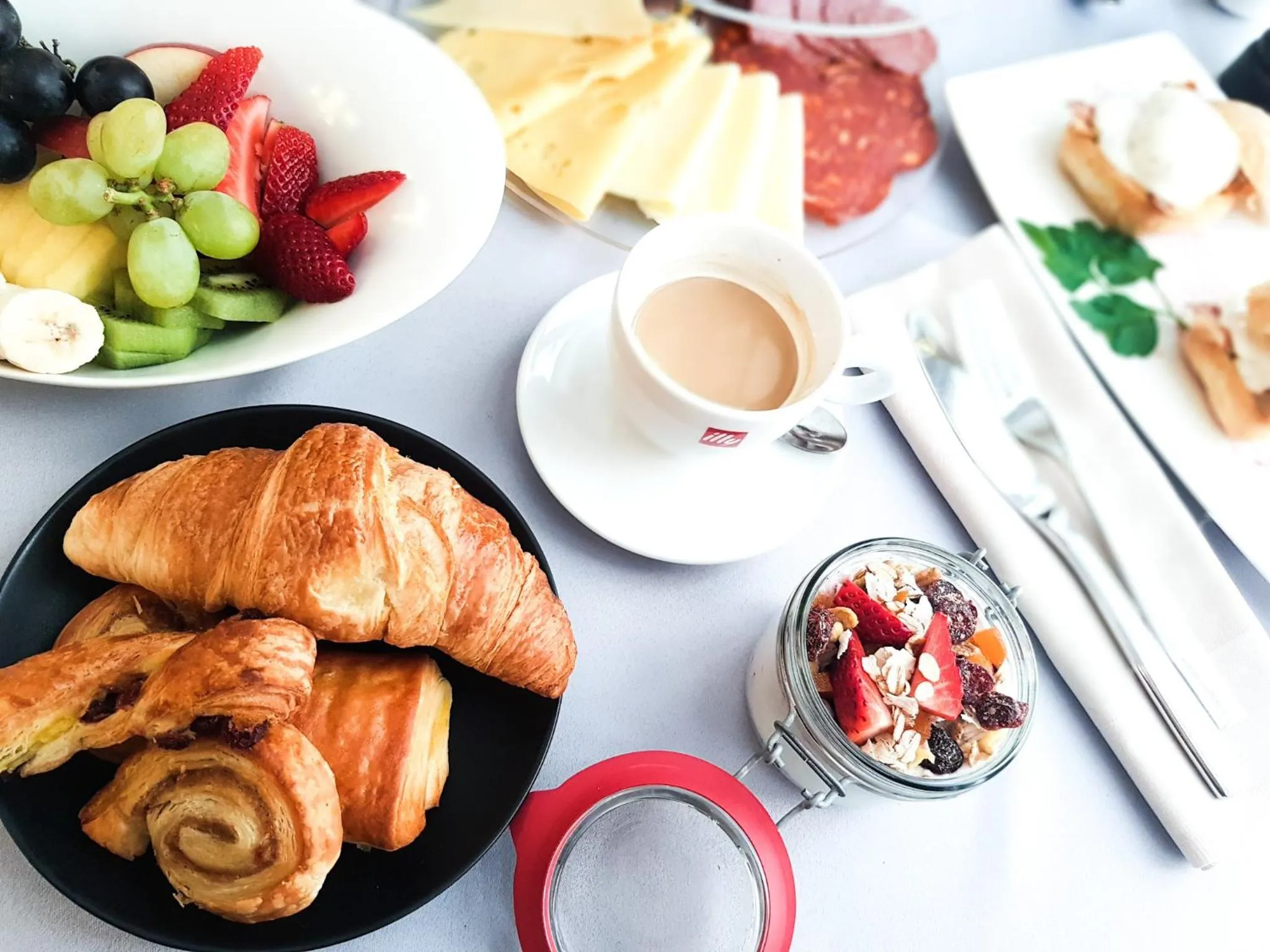 Breakfast in Art Hotel Kalelarga