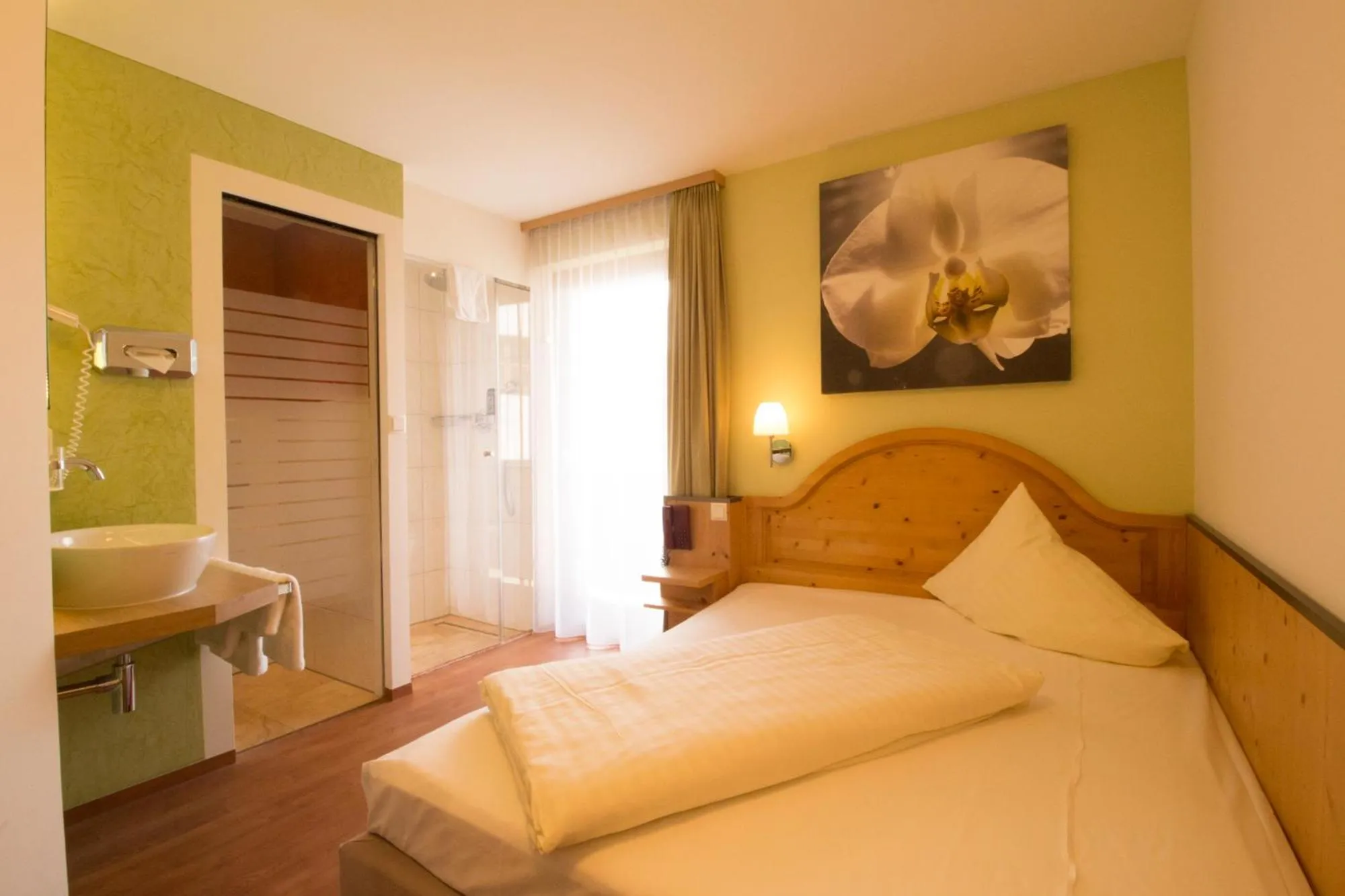 Photo of the whole room, Bed in Hotel Munde