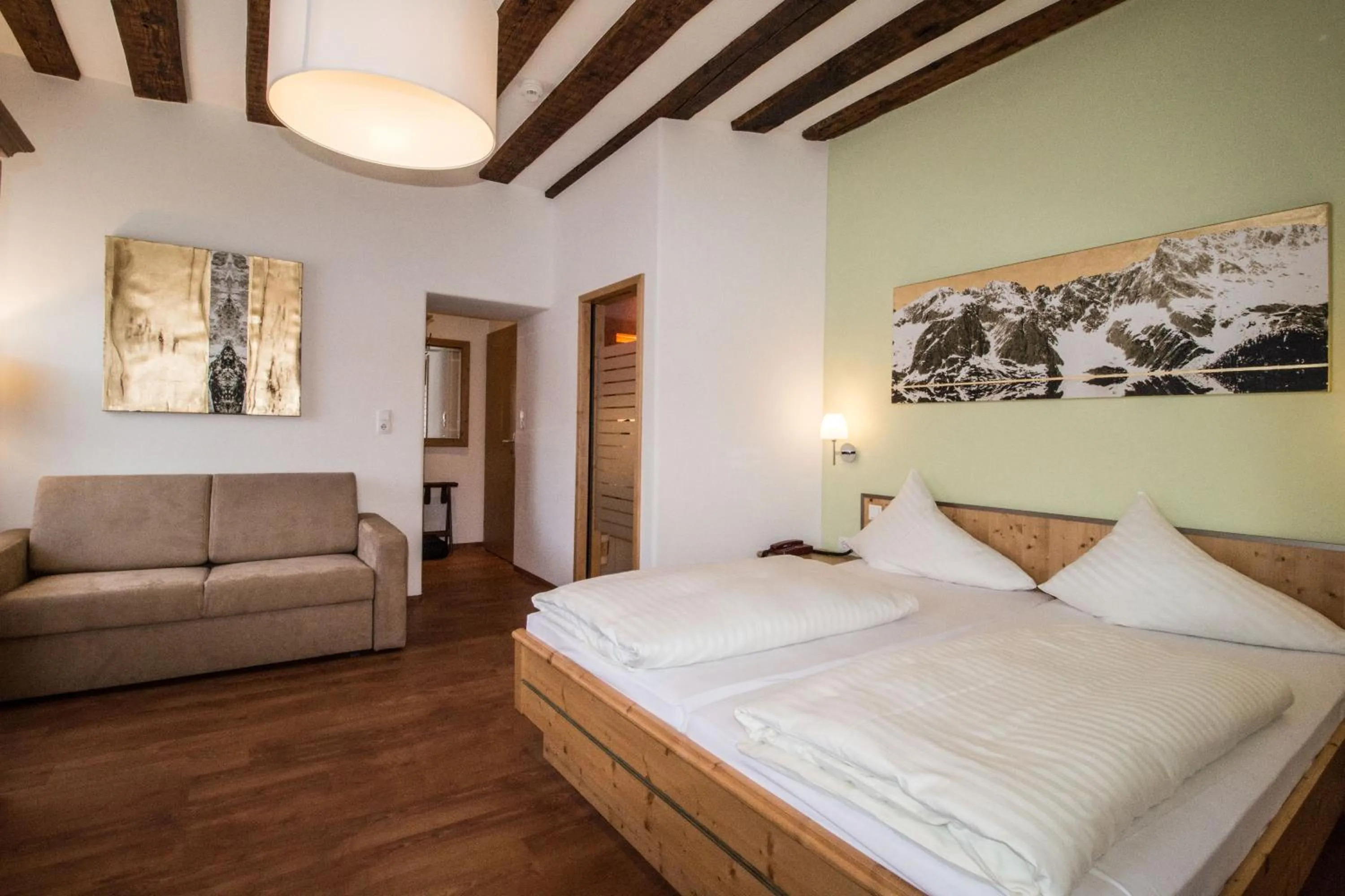 Photo of the whole room, Bed in Hotel Munde