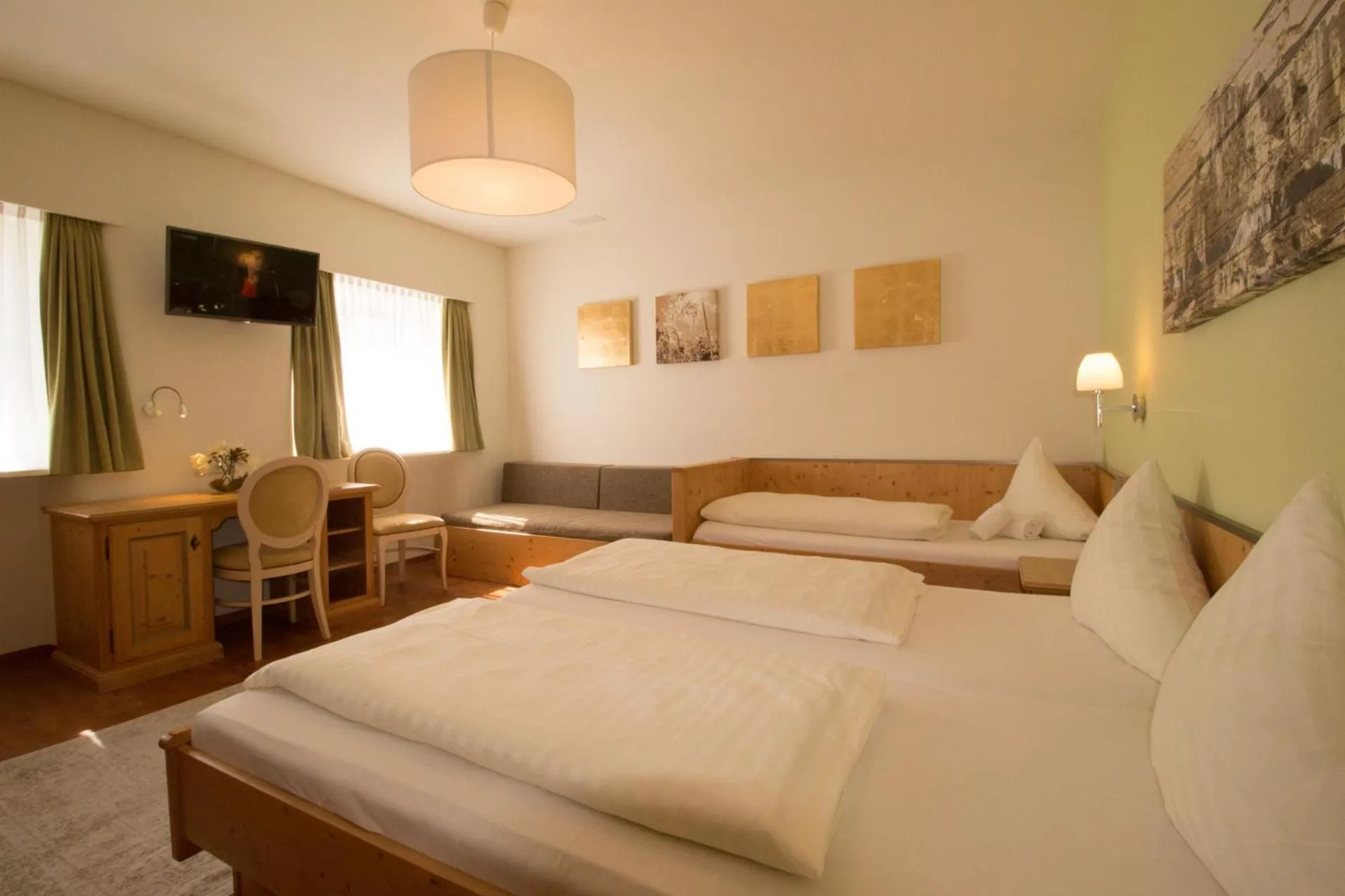 Photo of the whole room, Bed in Hotel Munde