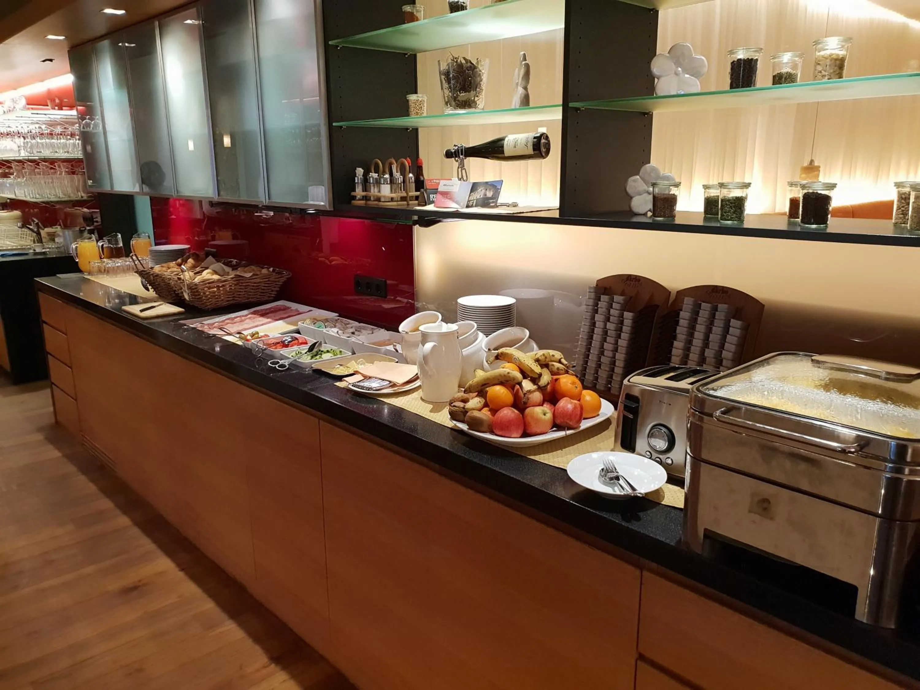 Buffet breakfast in Hotel Munde
