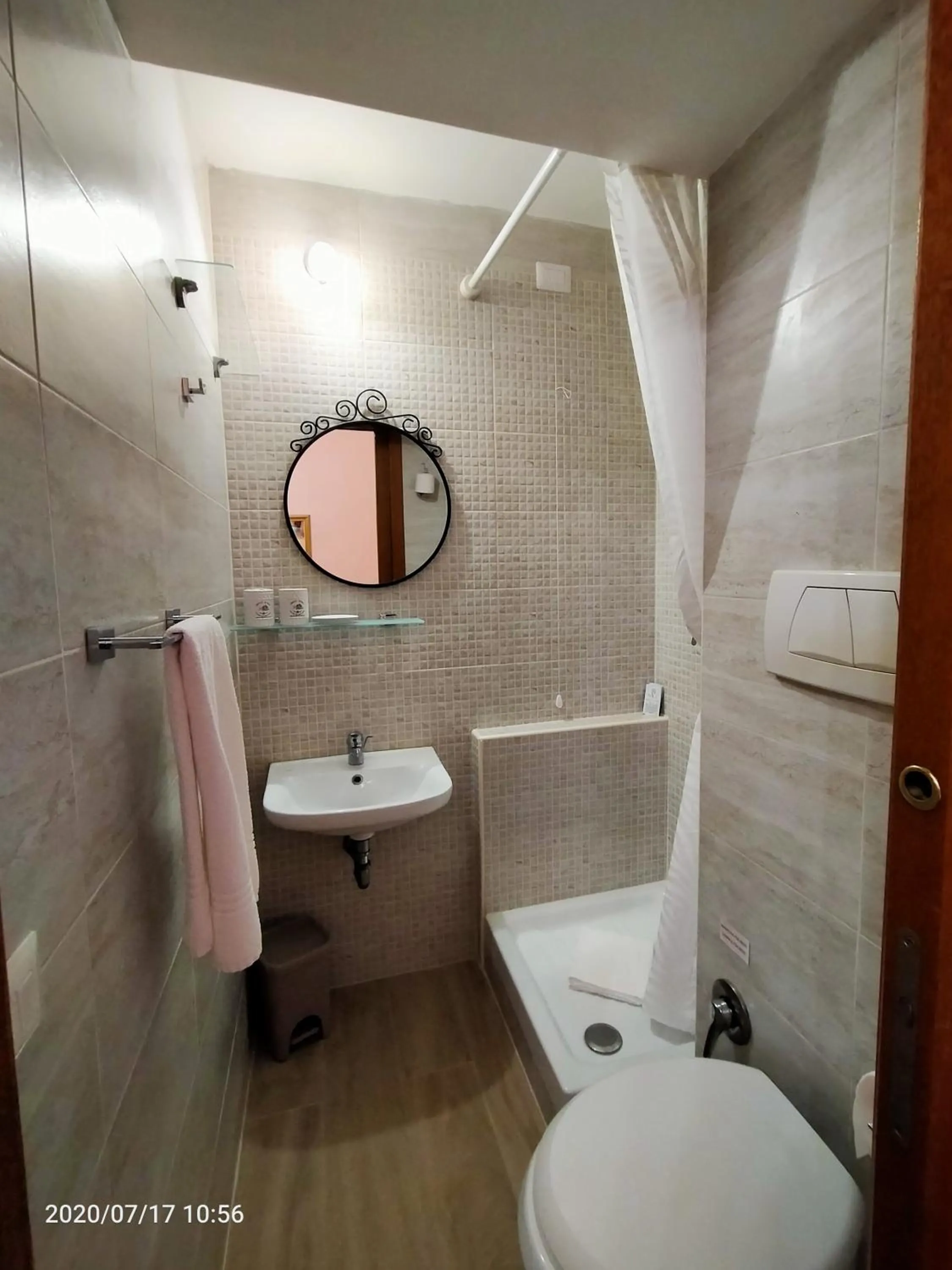 Toilet in Rossi Hotel