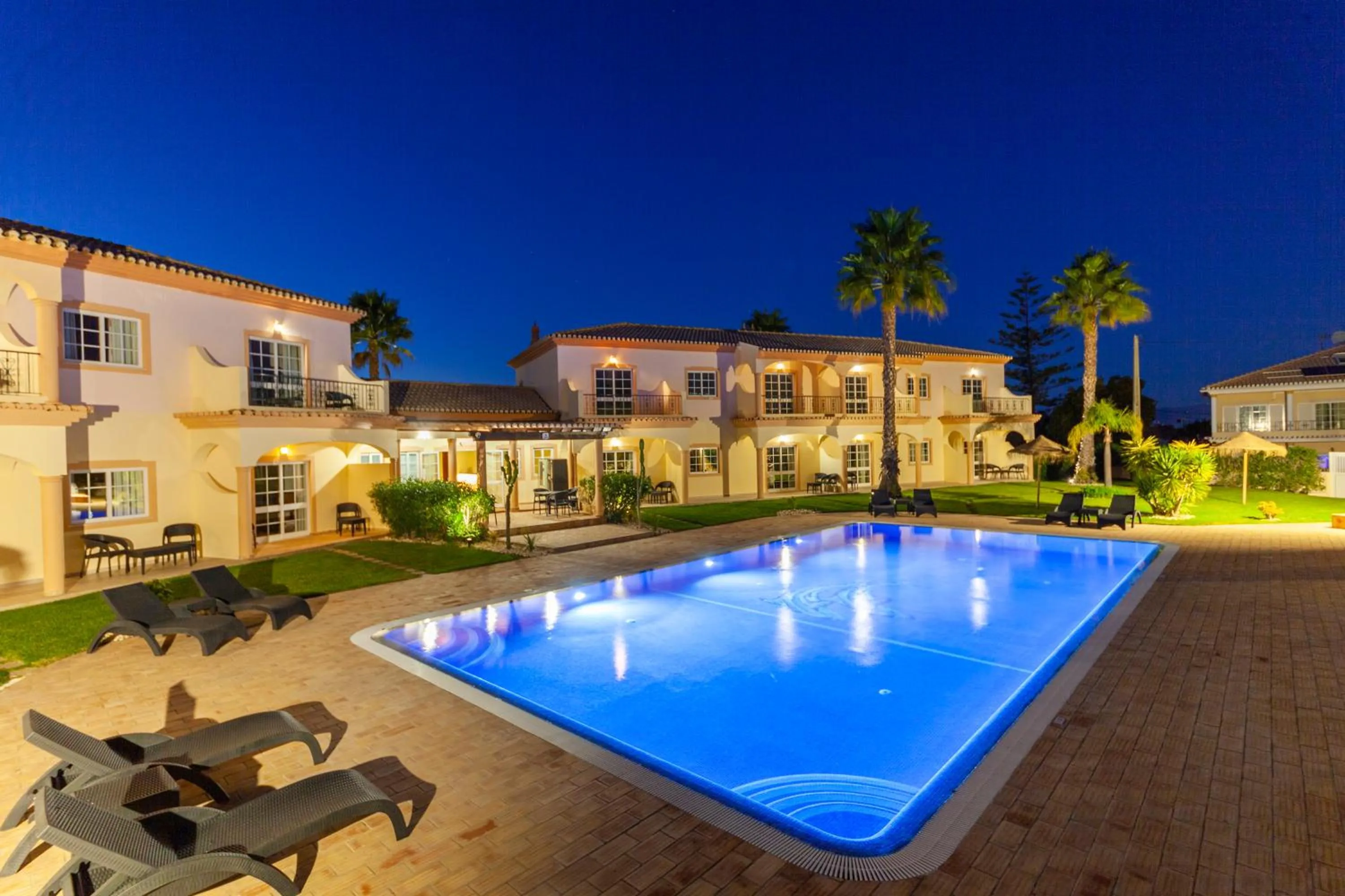 Property building in Atalaia Sol Aparthotel - tennis & heated pool in winter