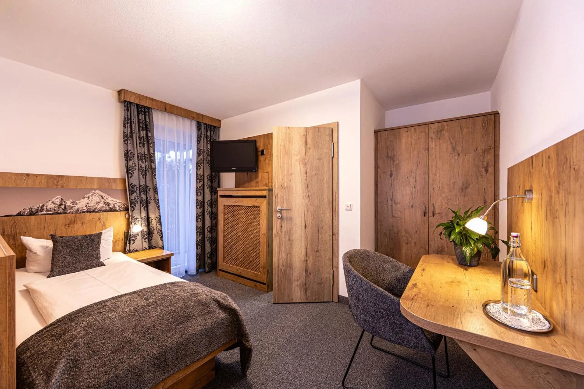 Photo of the whole room, Bed in Hotel AlpinaRos