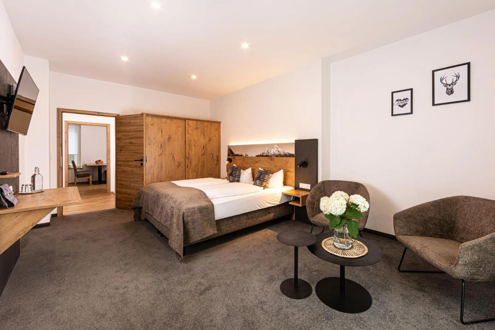 Bed in Hotel AlpinaRos