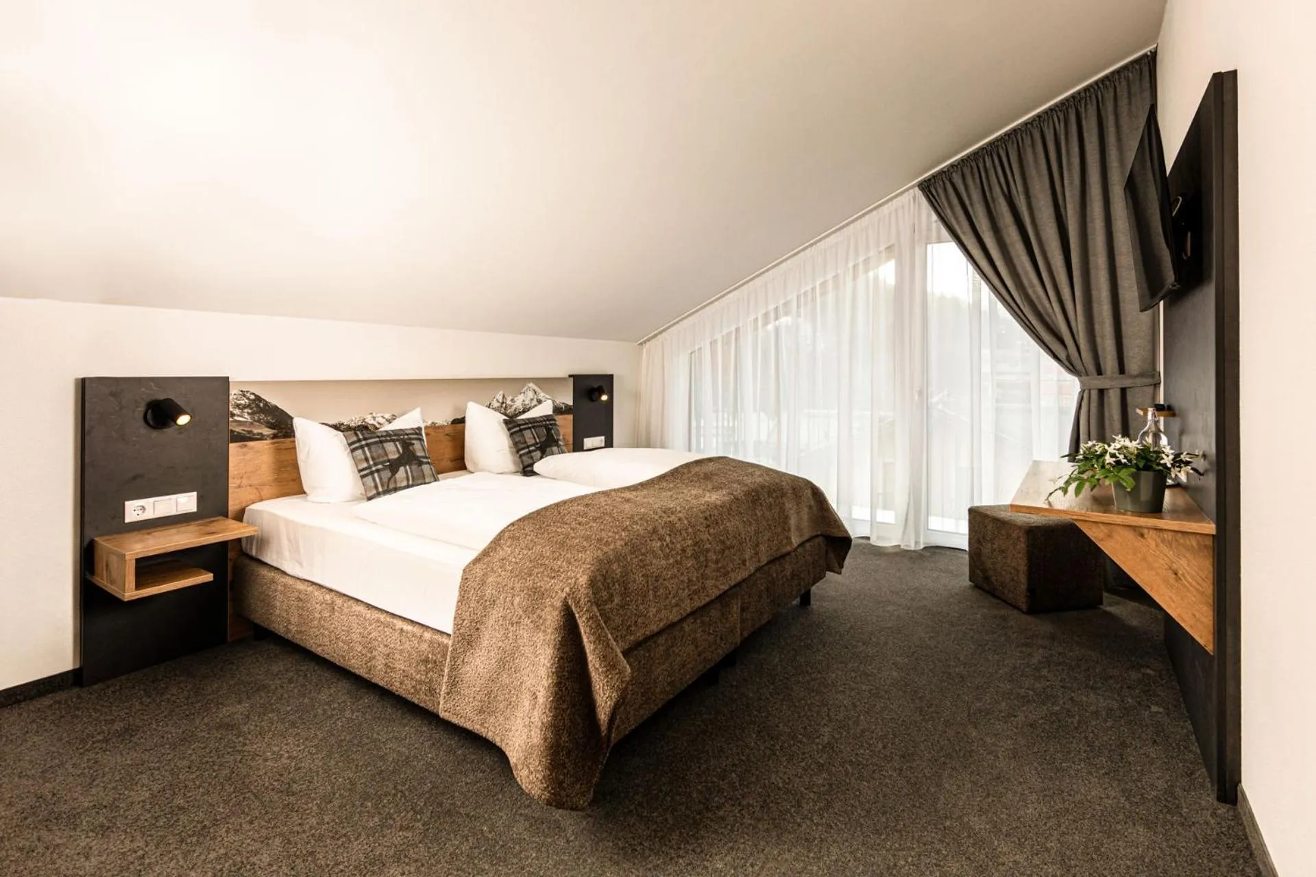 Bed in Hotel AlpinaRos