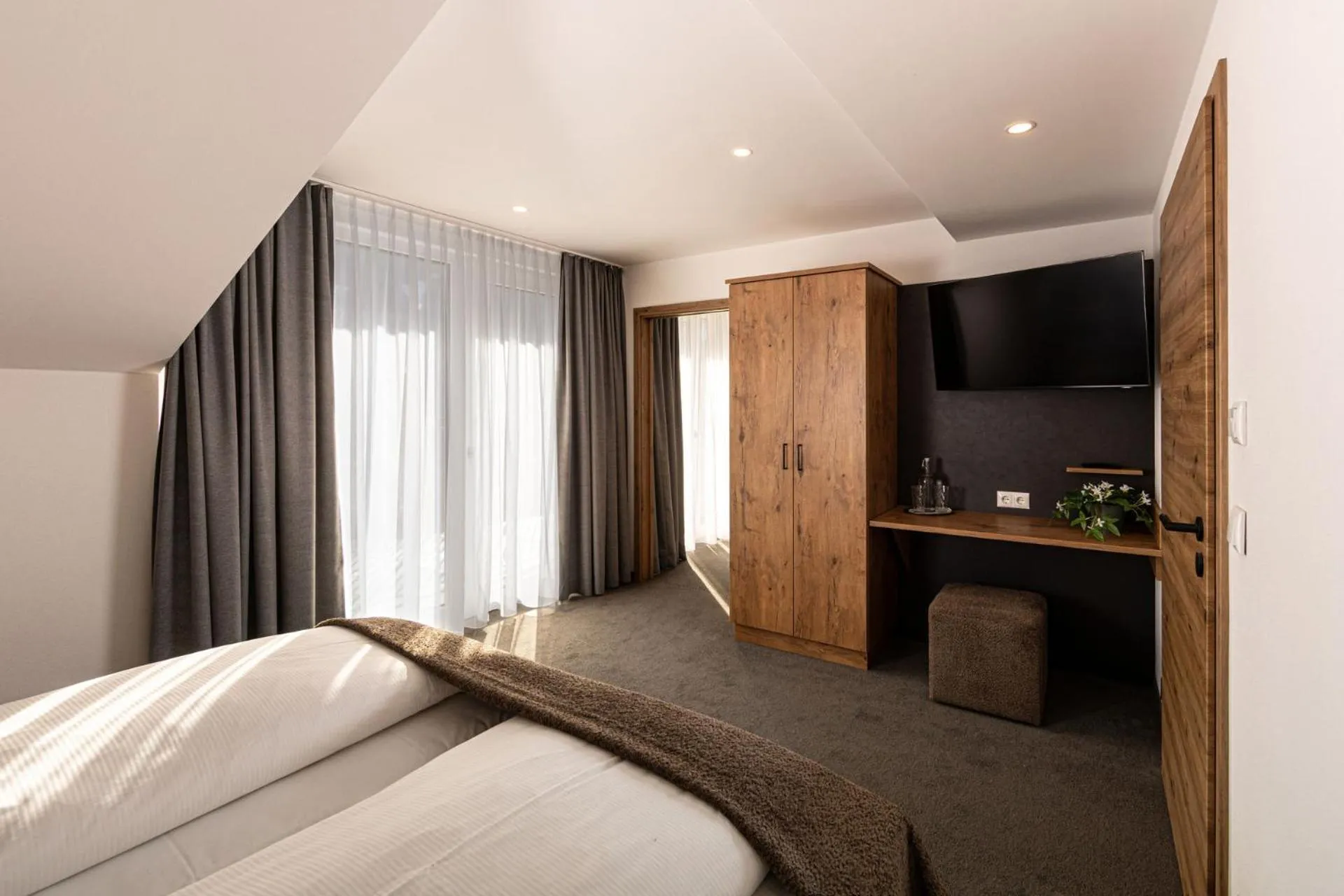 Bed in Hotel AlpinaRos