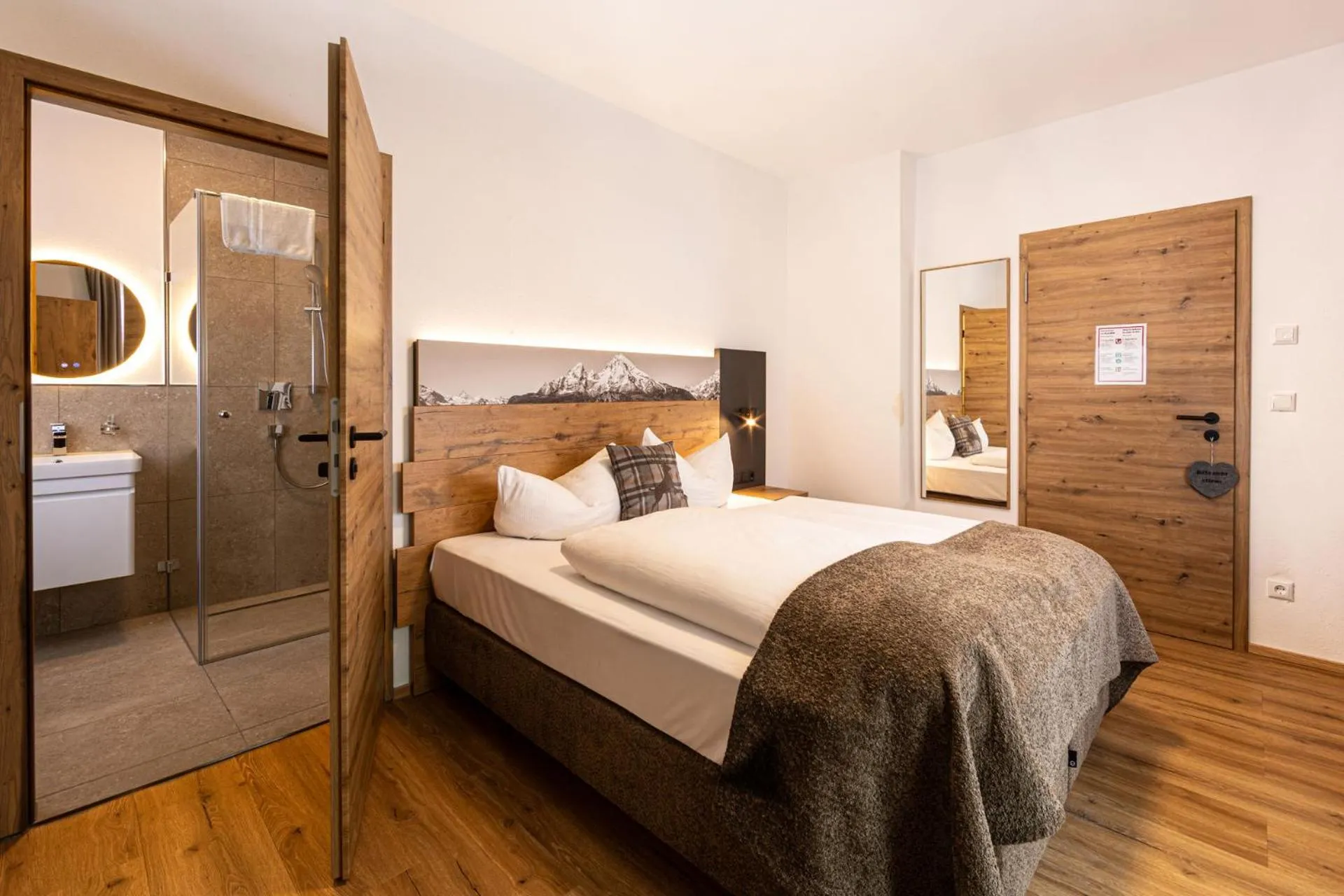 Bed in Hotel AlpinaRos