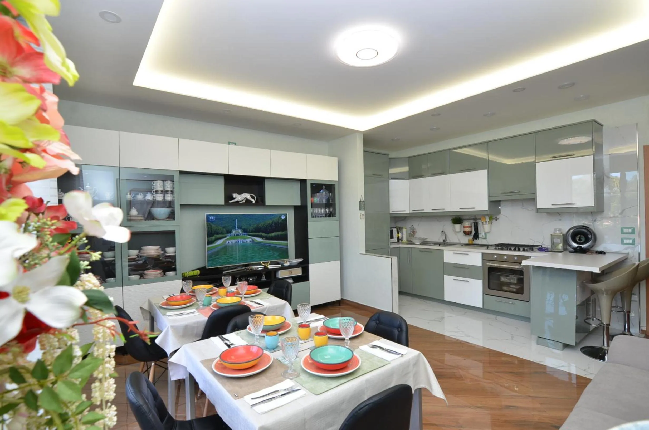 Communal lounge/ TV room in Caserta Deluxe