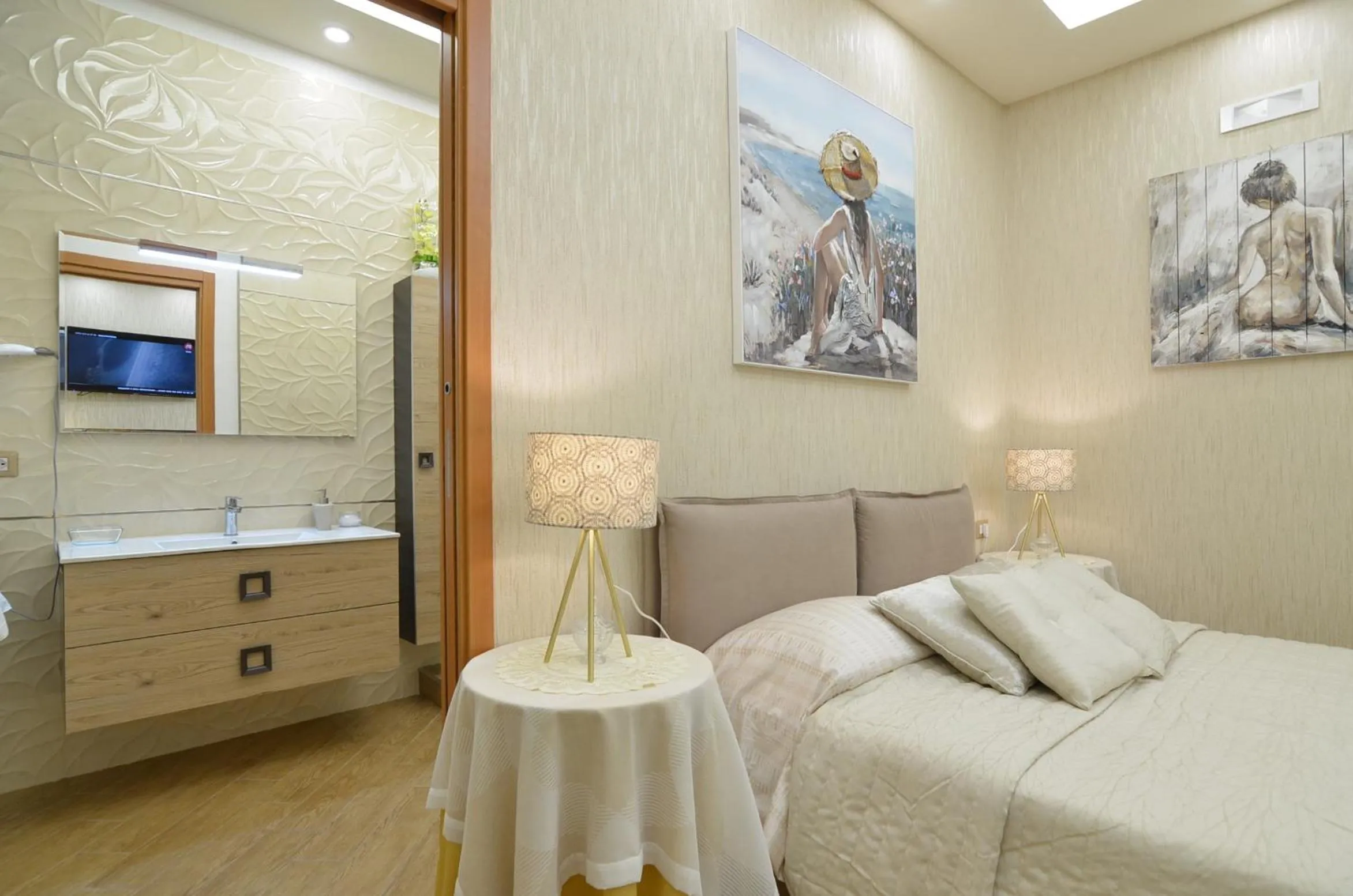 Photo of the whole room, Bed in Caserta Deluxe