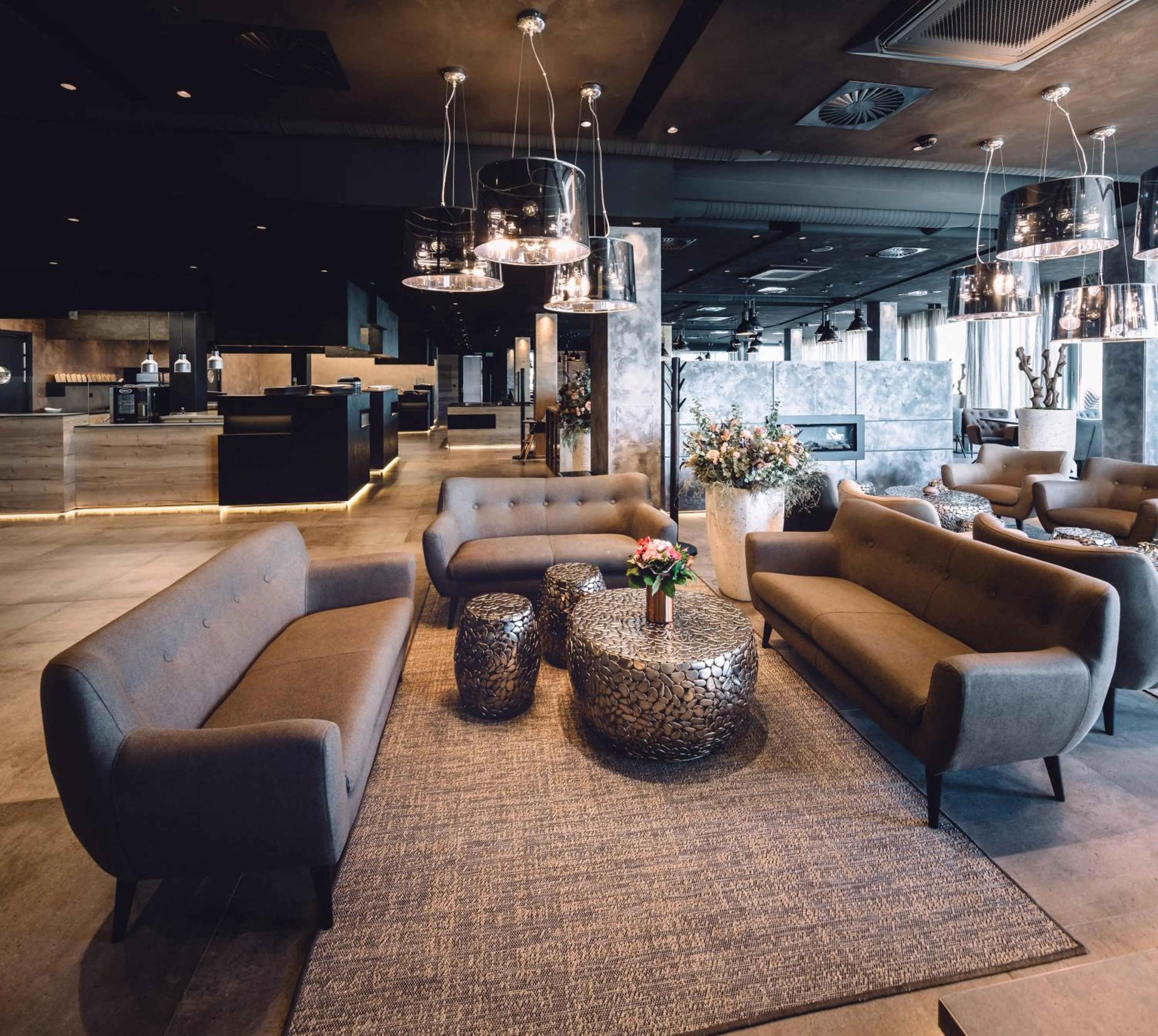 Restaurant/places to eat in NUTREND World