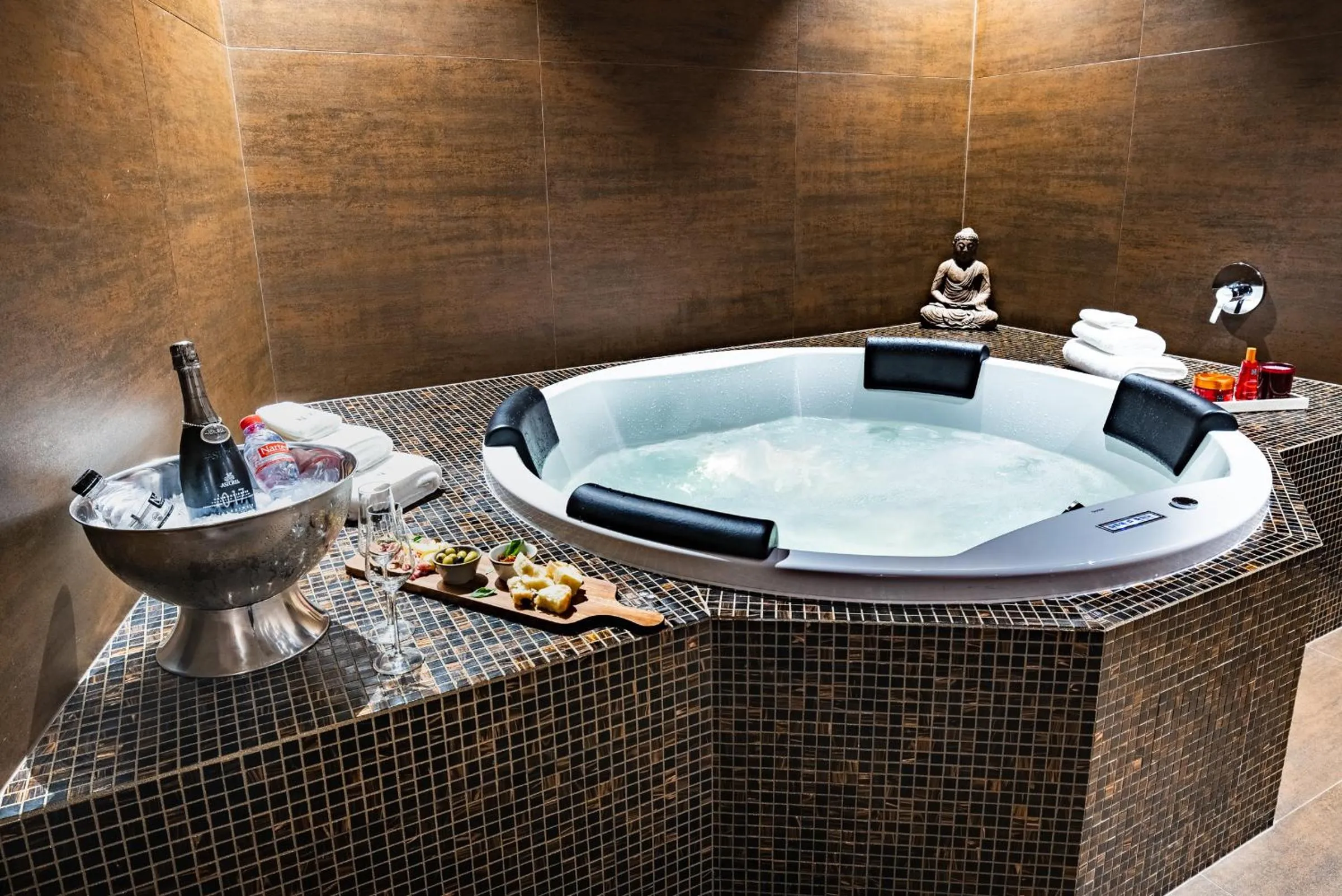 Hot Tub in NUTREND World