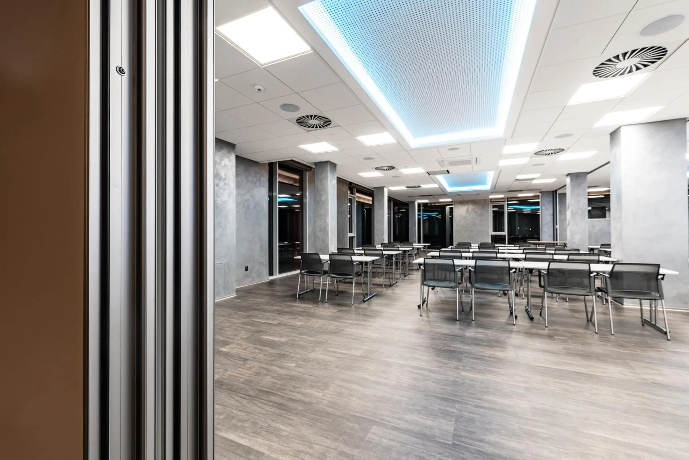 Business facilities in NUTREND World