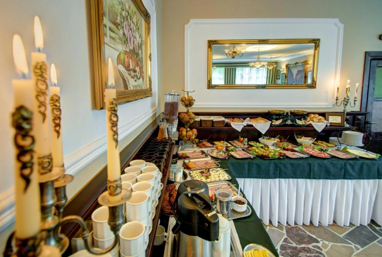 Restaurant/places to eat in Willa Roztoka