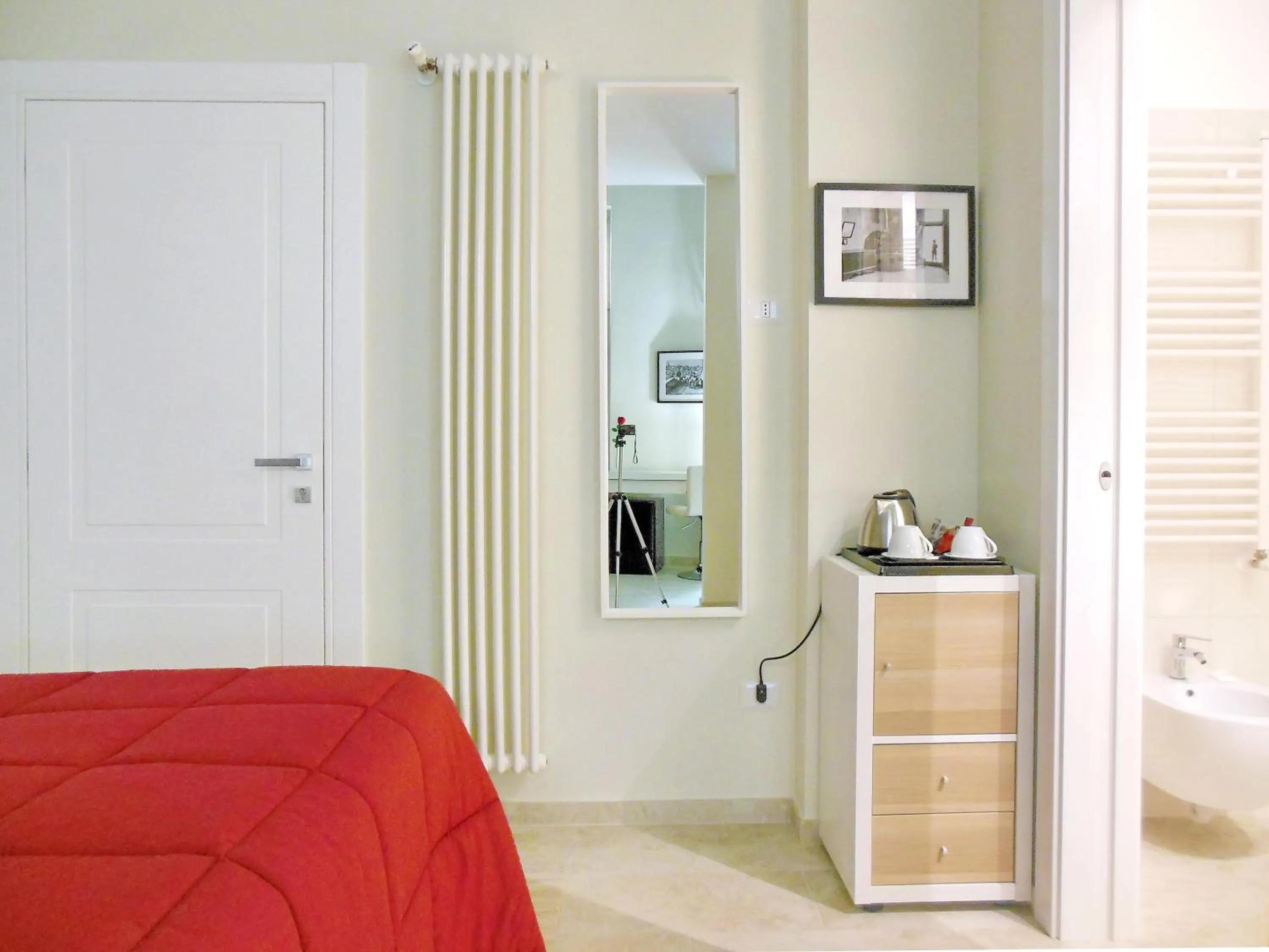 Photo of the whole room, Bed in L'OSPITE - LIFESTYLE RESIDENCE, Design Rooms