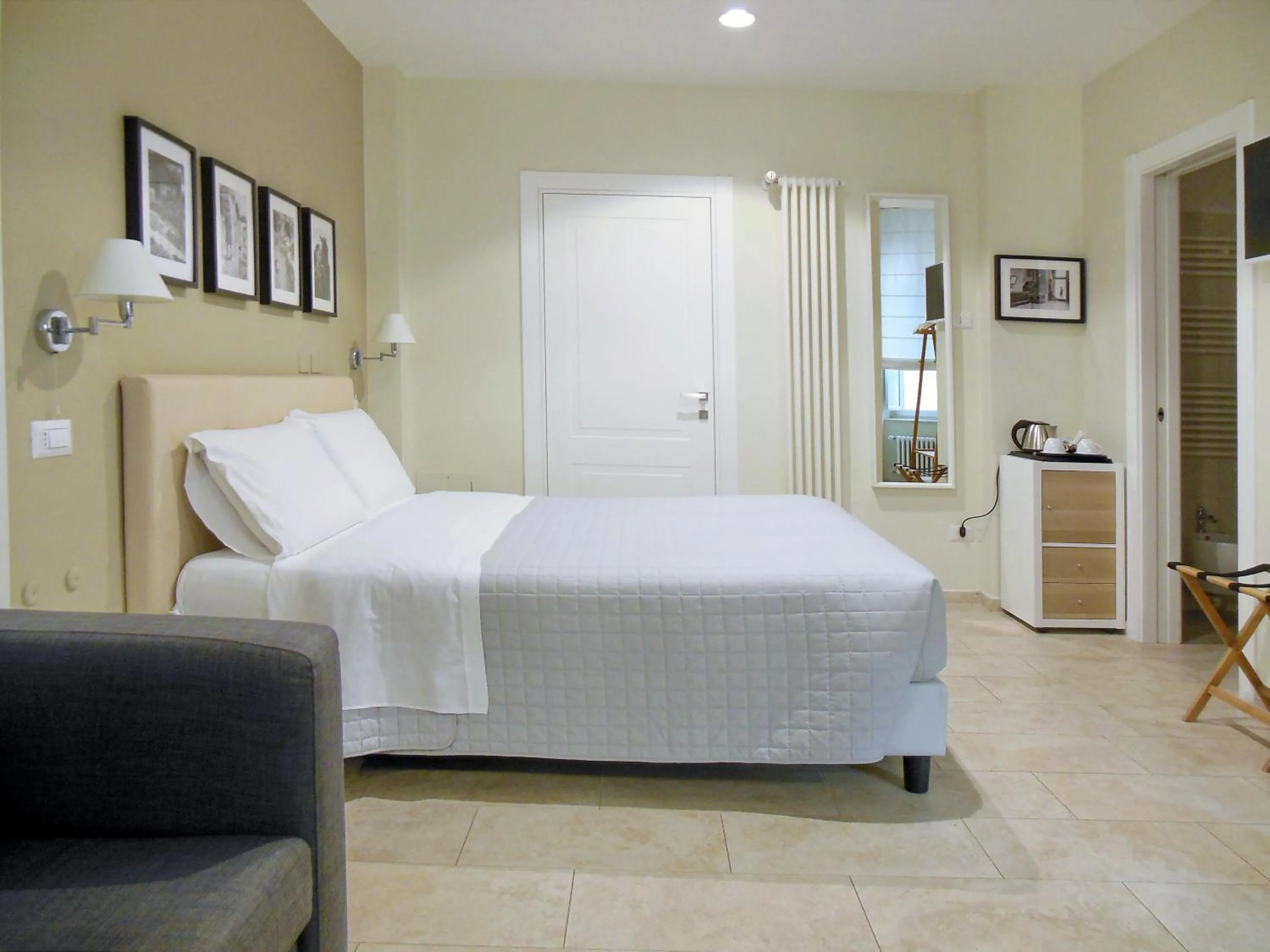 Bed in L'OSPITE - LIFESTYLE RESIDENCE, Design Rooms