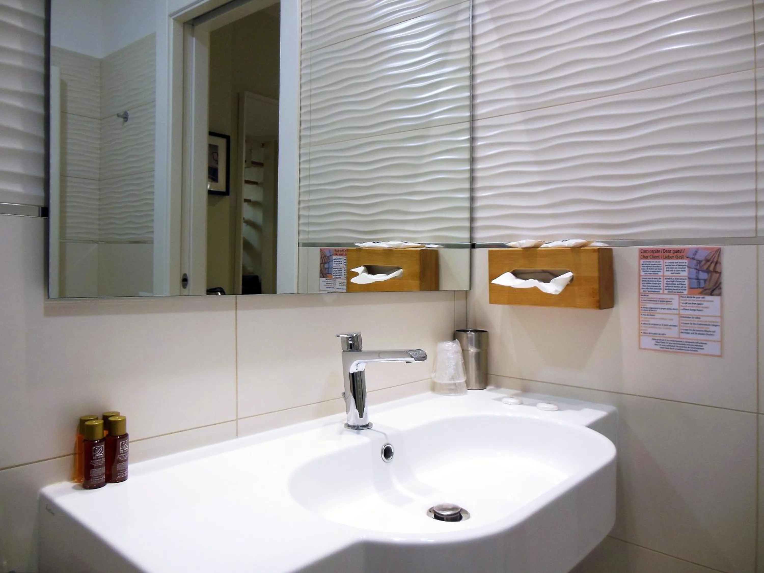 Bathroom in L'OSPITE - LIFESTYLE RESIDENCE, Design Rooms