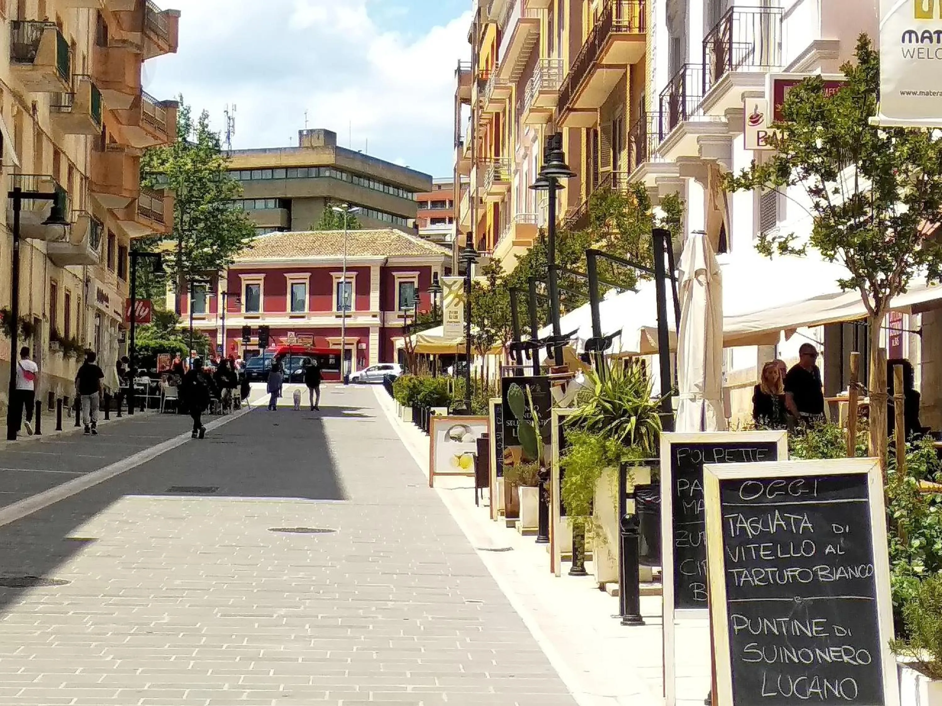 Restaurant/places to eat in L'OSPITE - LIFESTYLE RESIDENCE, Design Rooms