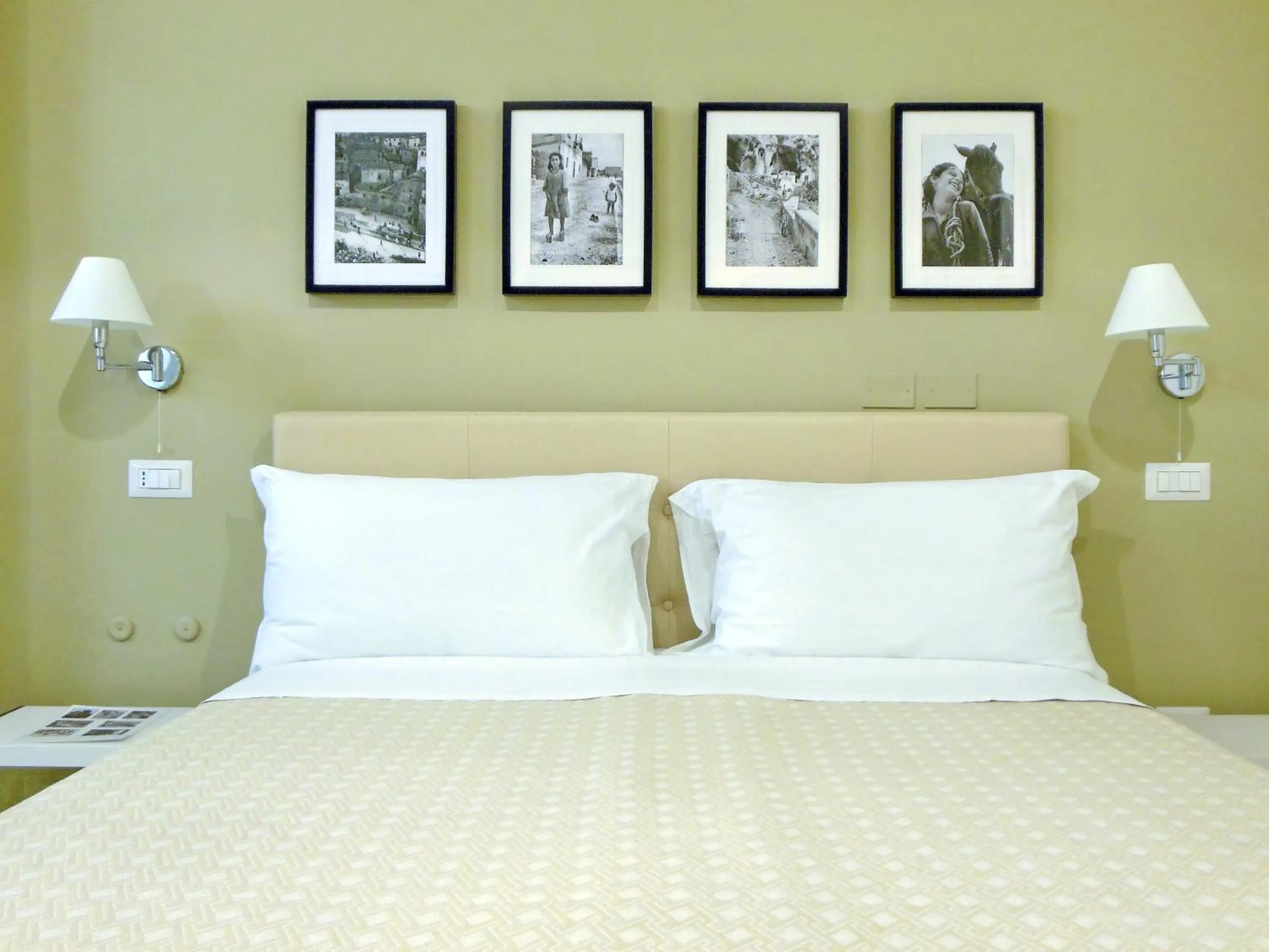 Bed in L'OSPITE - LIFESTYLE RESIDENCE, Design Rooms