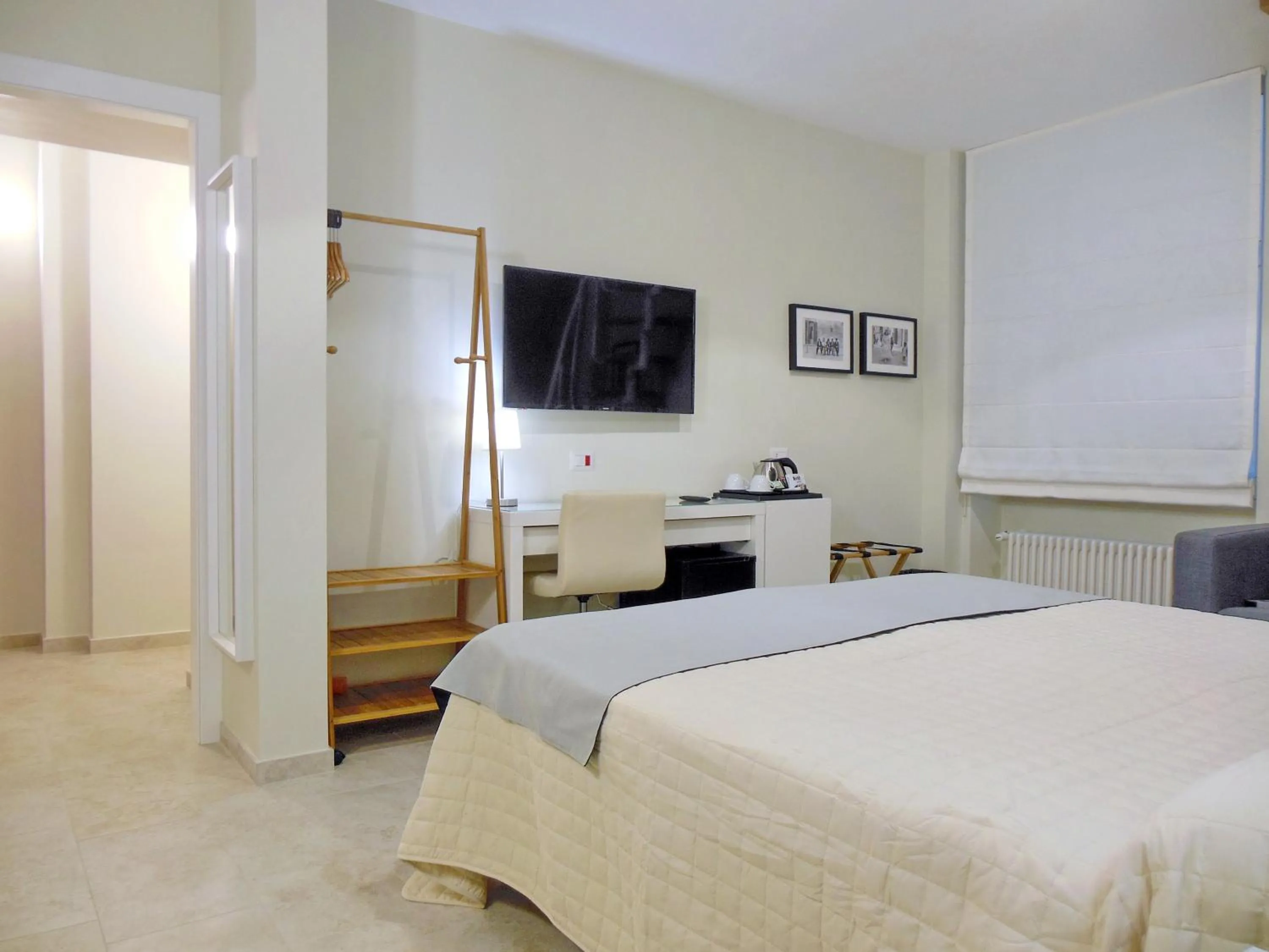 Photo of the whole room, Bed in L'OSPITE - LIFESTYLE RESIDENCE, Design Rooms