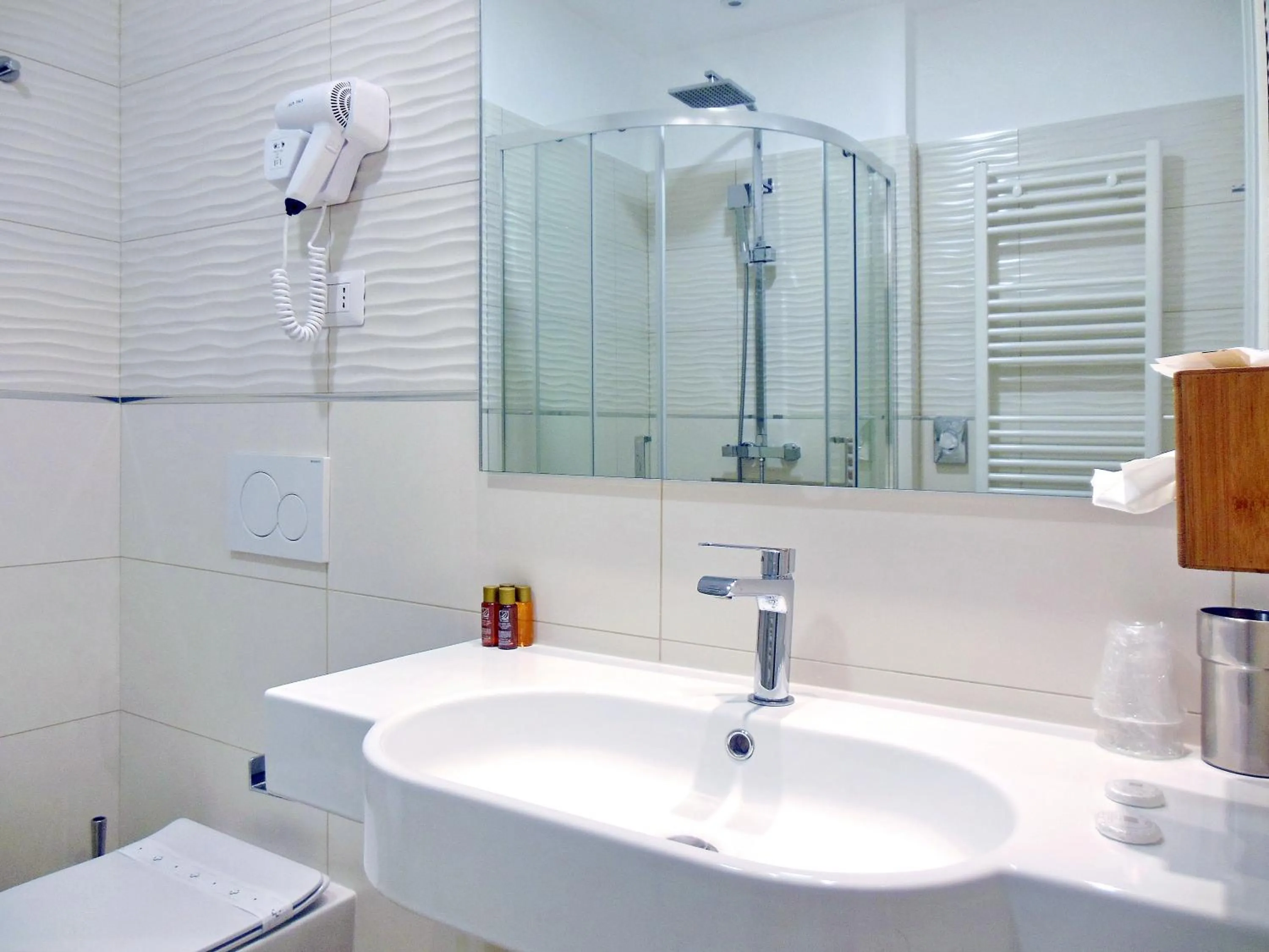 Bathroom in L'OSPITE - LIFESTYLE RESIDENCE, Design Rooms