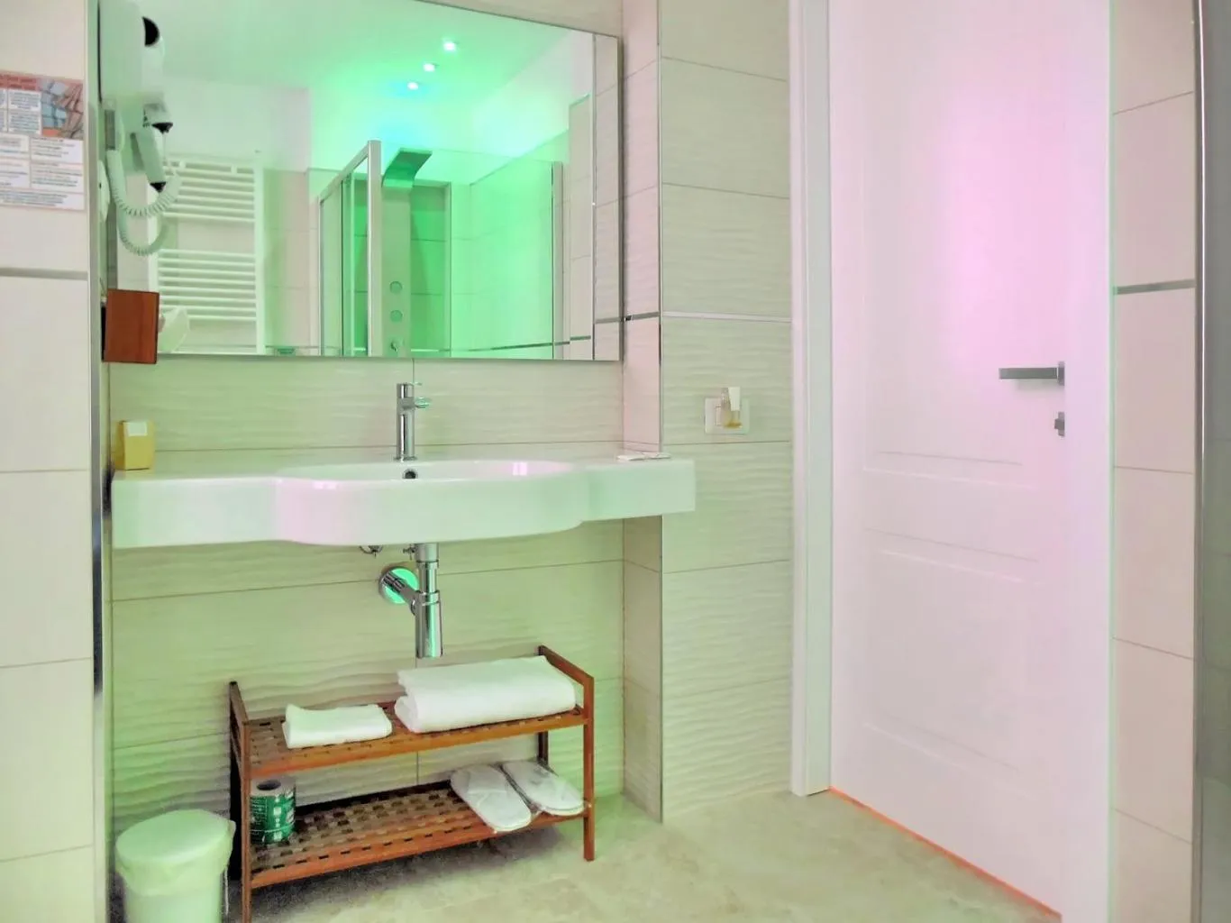 Bathroom in L'OSPITE - LIFESTYLE RESIDENCE, Design Rooms