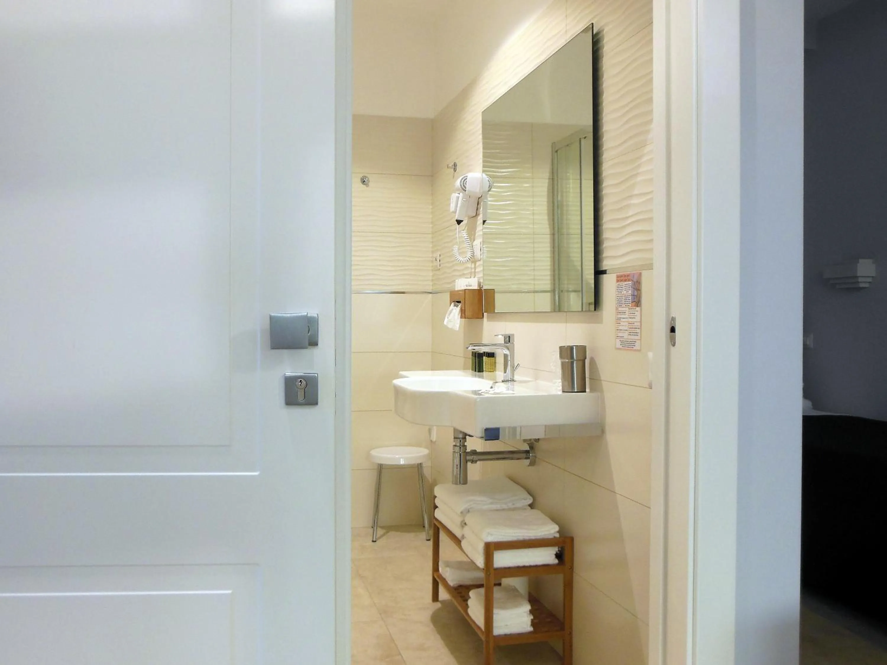 Bathroom in L'OSPITE - LIFESTYLE RESIDENCE, Design Rooms