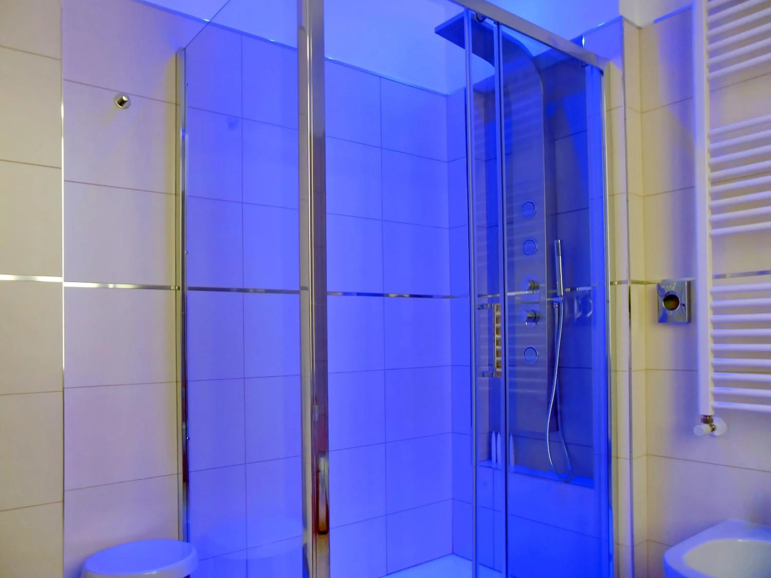 Bathroom in L'OSPITE - LIFESTYLE RESIDENCE, Design Rooms