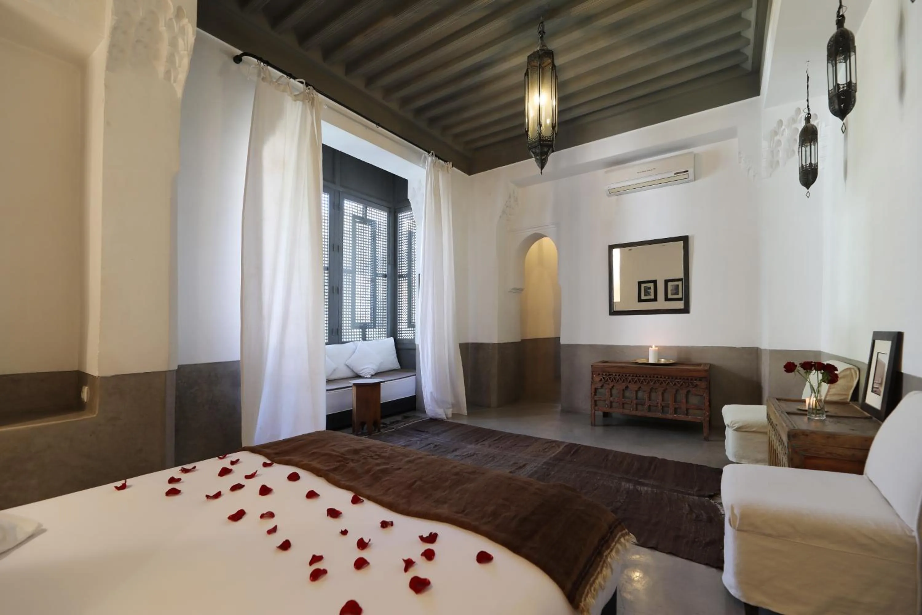 Photo of the whole room, Bed in Riad Zaouia 44