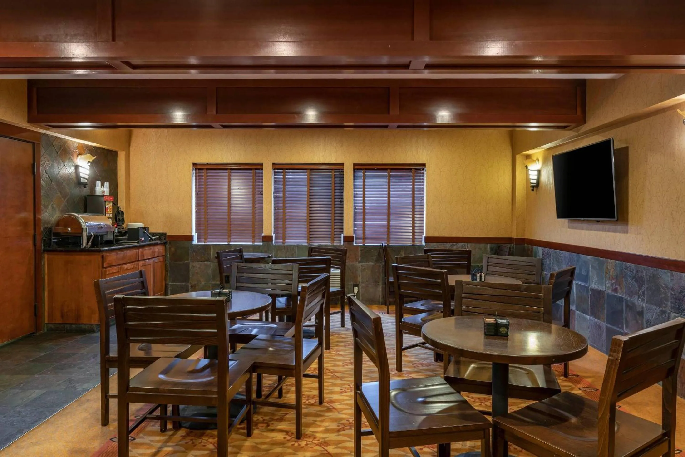 Breakfast in Lloyd Hotel Astoria Bayfront, an Ascend Collection Hotel