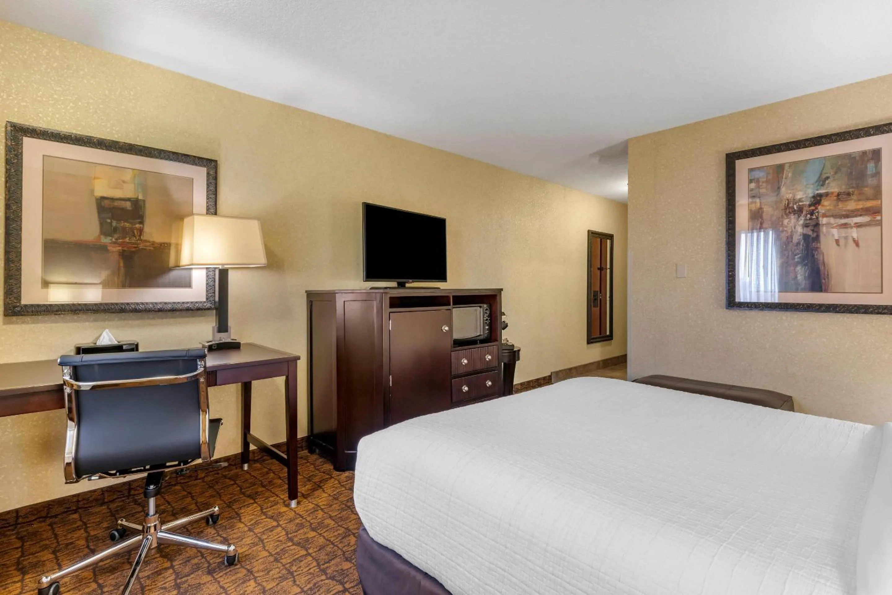 Bedroom, Bed in Lloyd Hotel Astoria Bayfront, an Ascend Collection Hotel