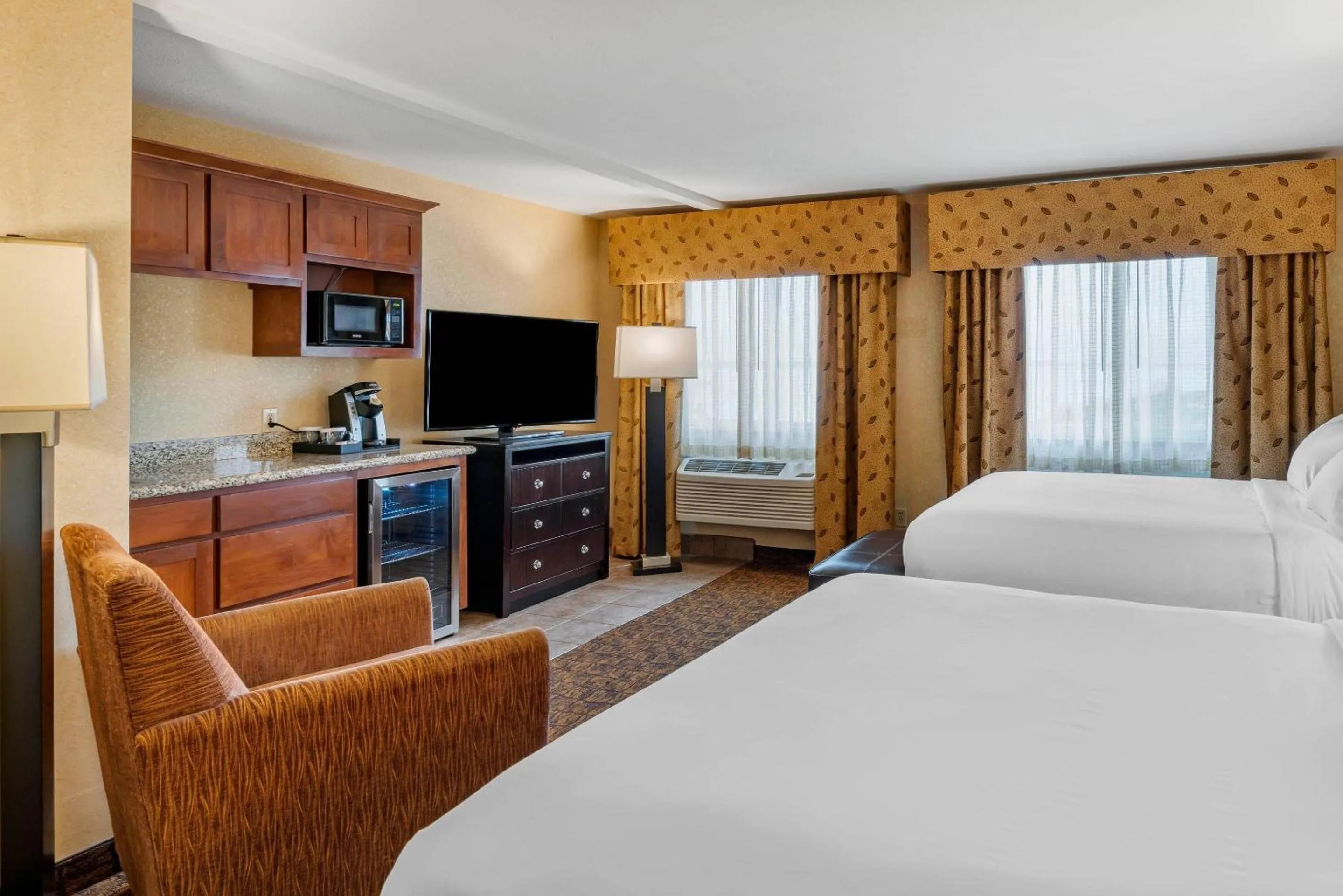 Bedroom, Bed in Lloyd Hotel Astoria Bayfront, an Ascend Collection Hotel