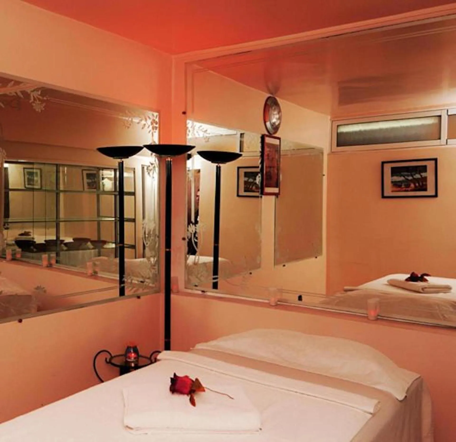 Spa and wellness centre/facilities, Bed in Perla Hôtel