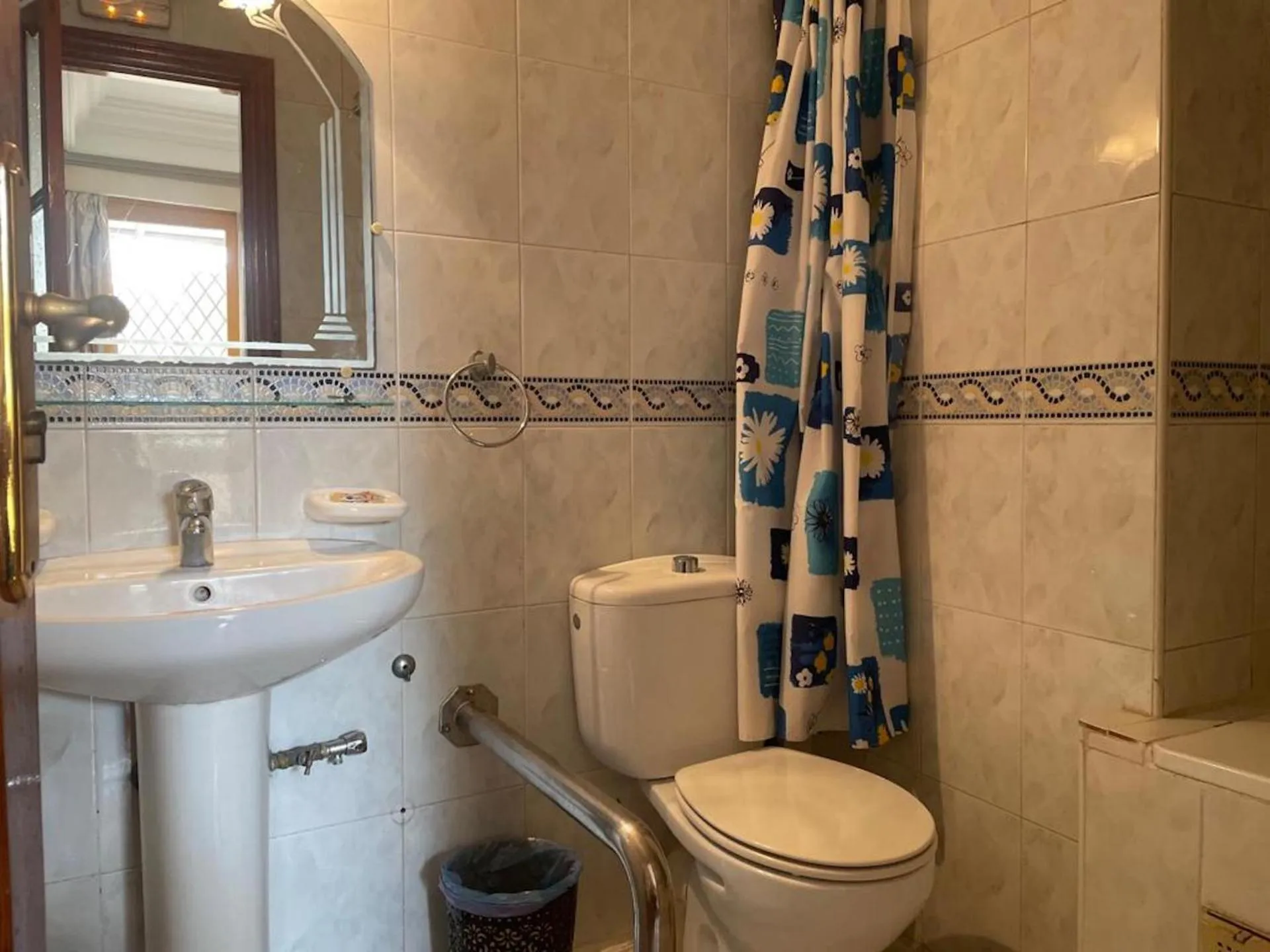 Shower in Perla Hôtel