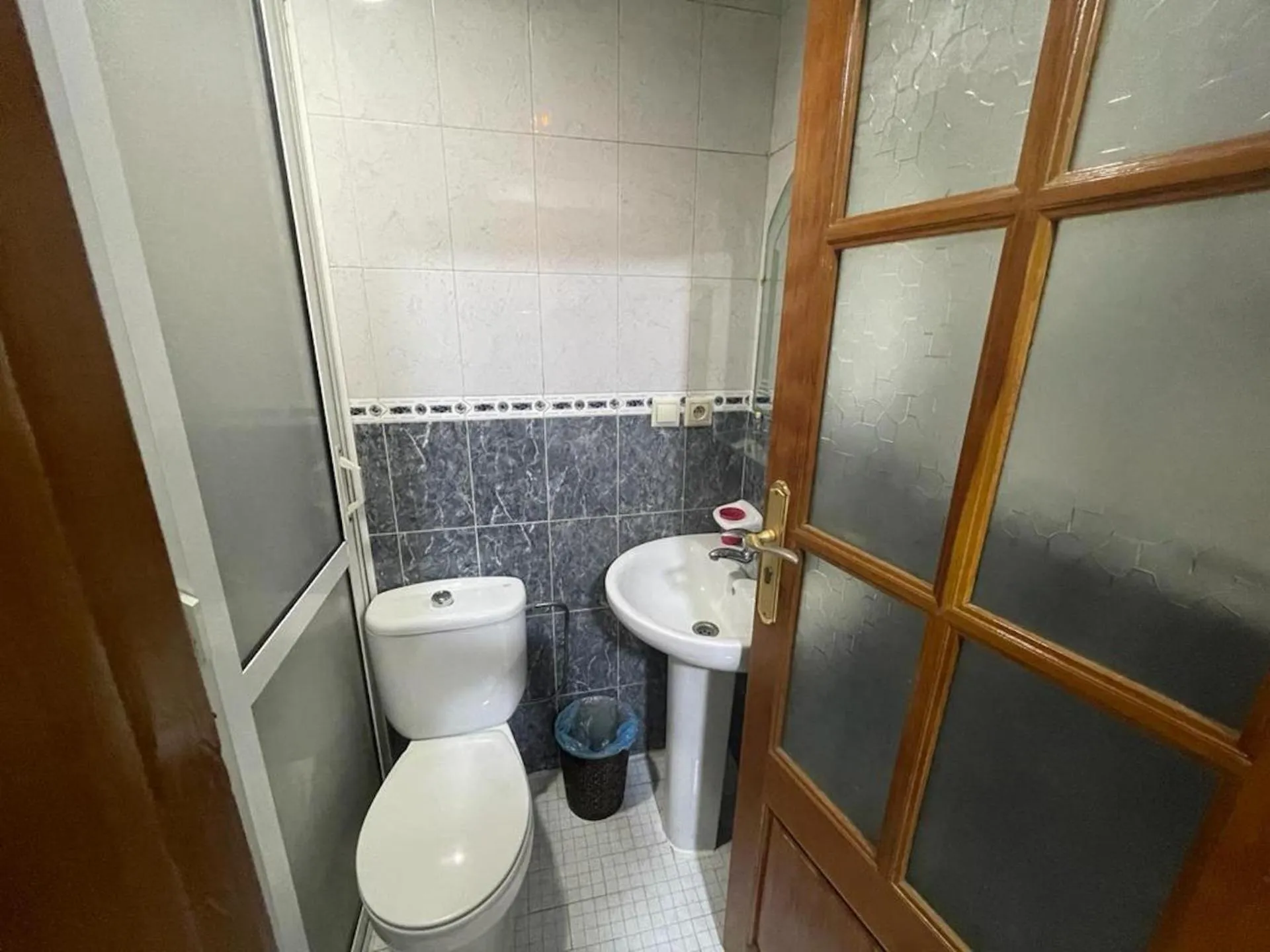 Shower in Perla Hôtel