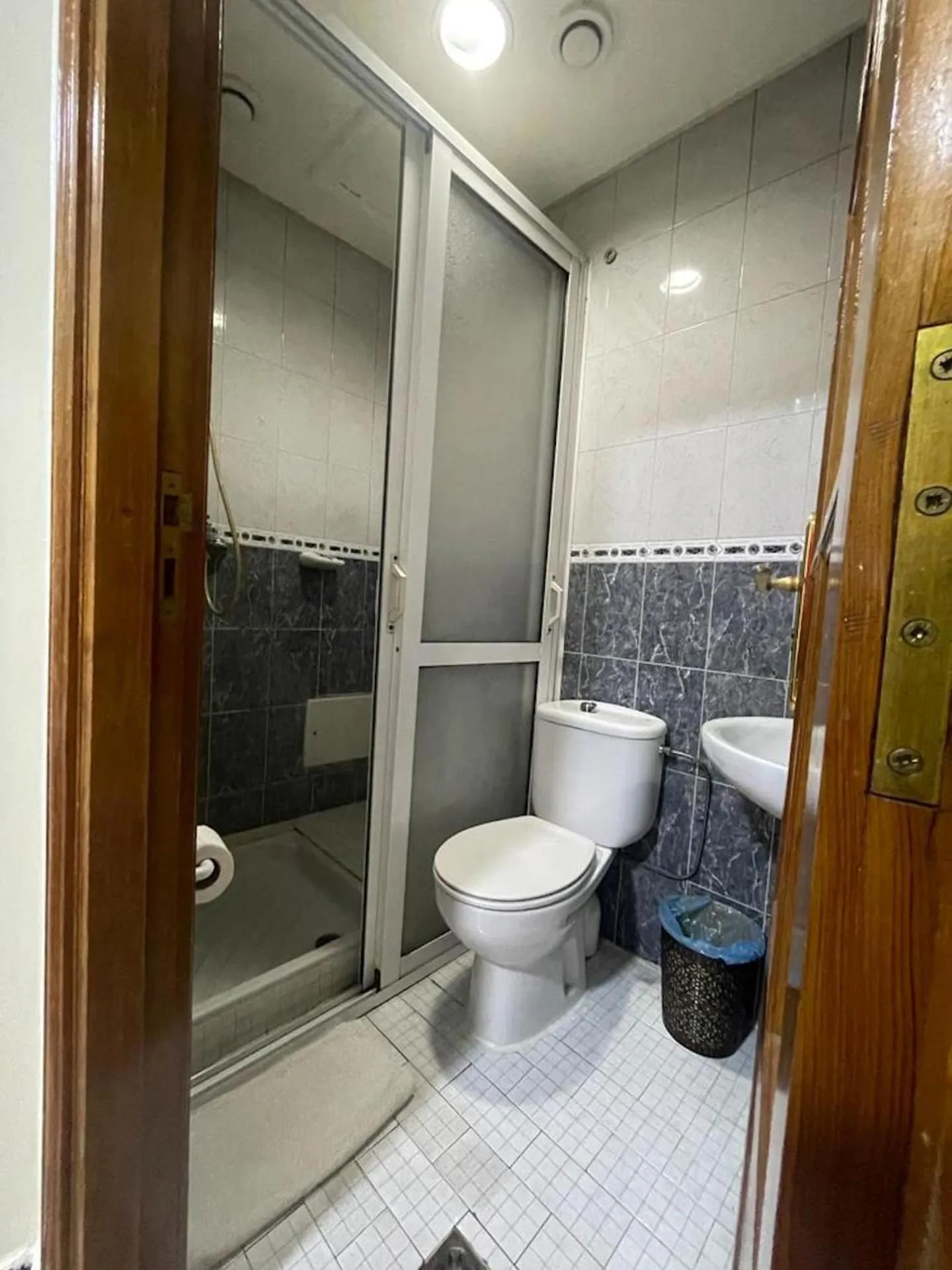 Shower in Perla Hôtel