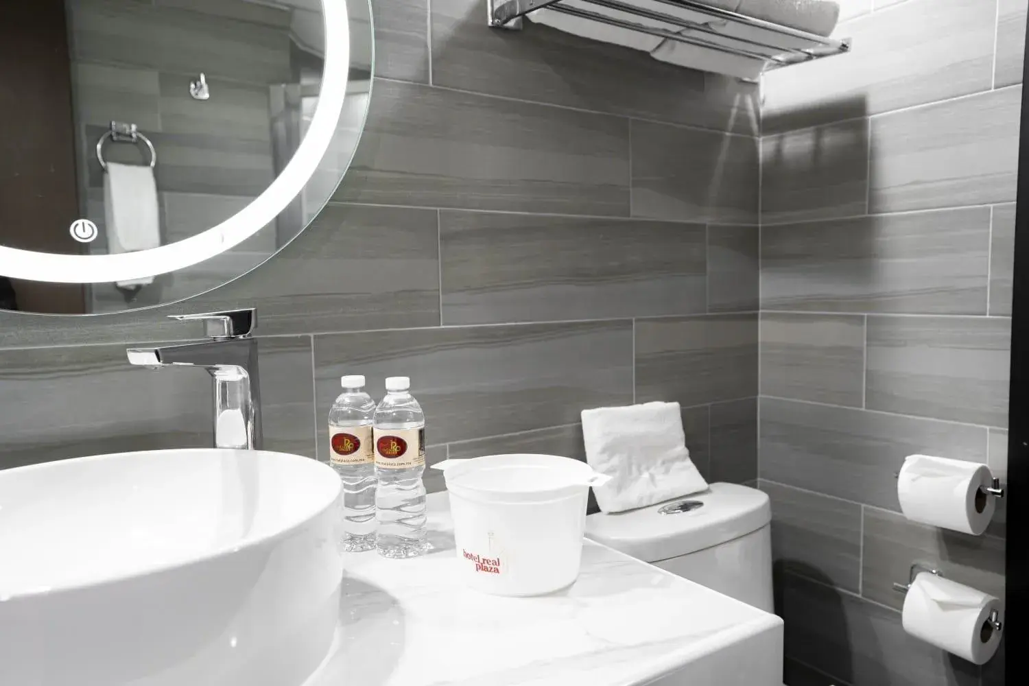 Quadruple Room in Hotel Real Plaza Quadruple Room in Hotel Real Plaza