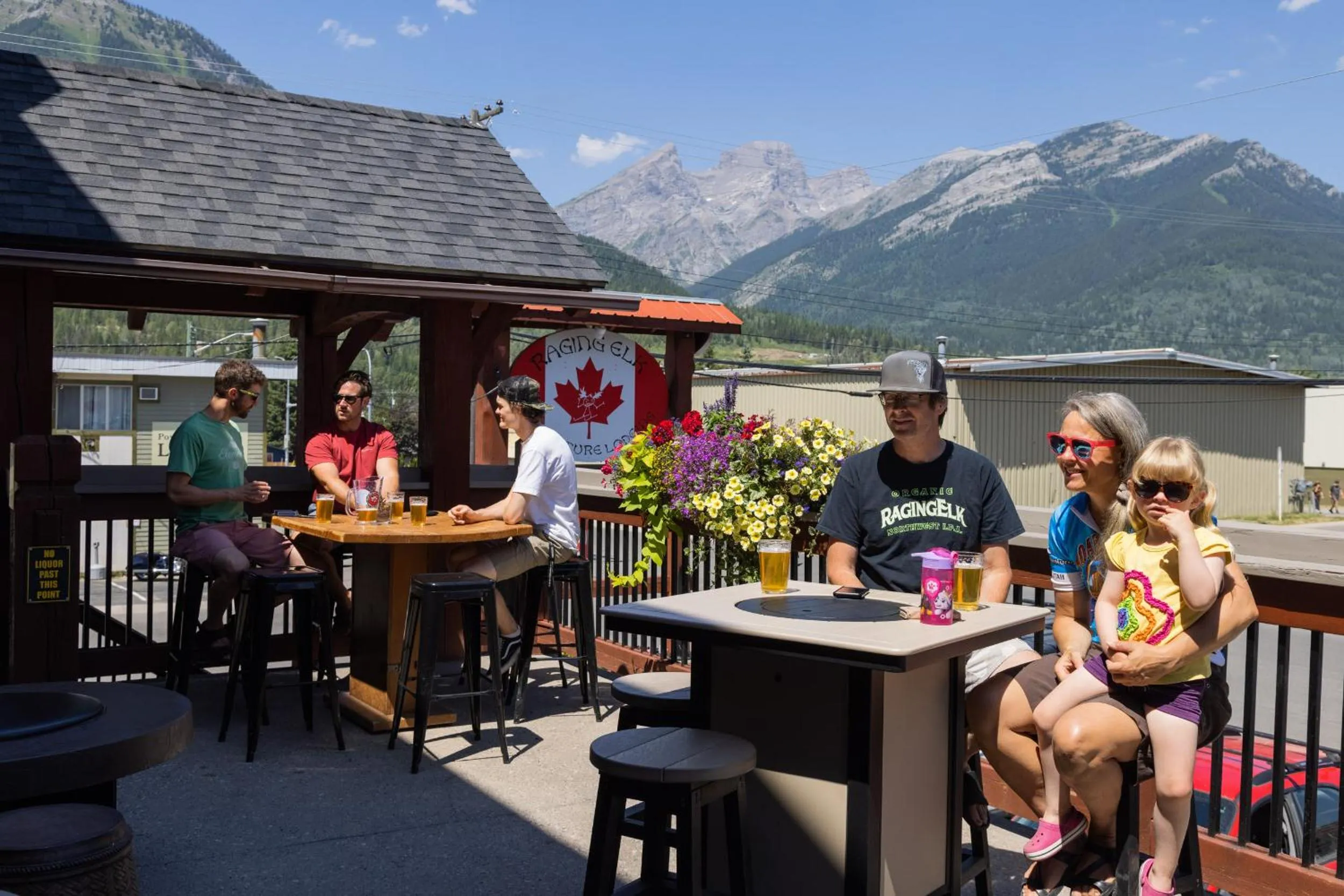 Restaurant/places to eat in The Raging Elk Adventure Lodging