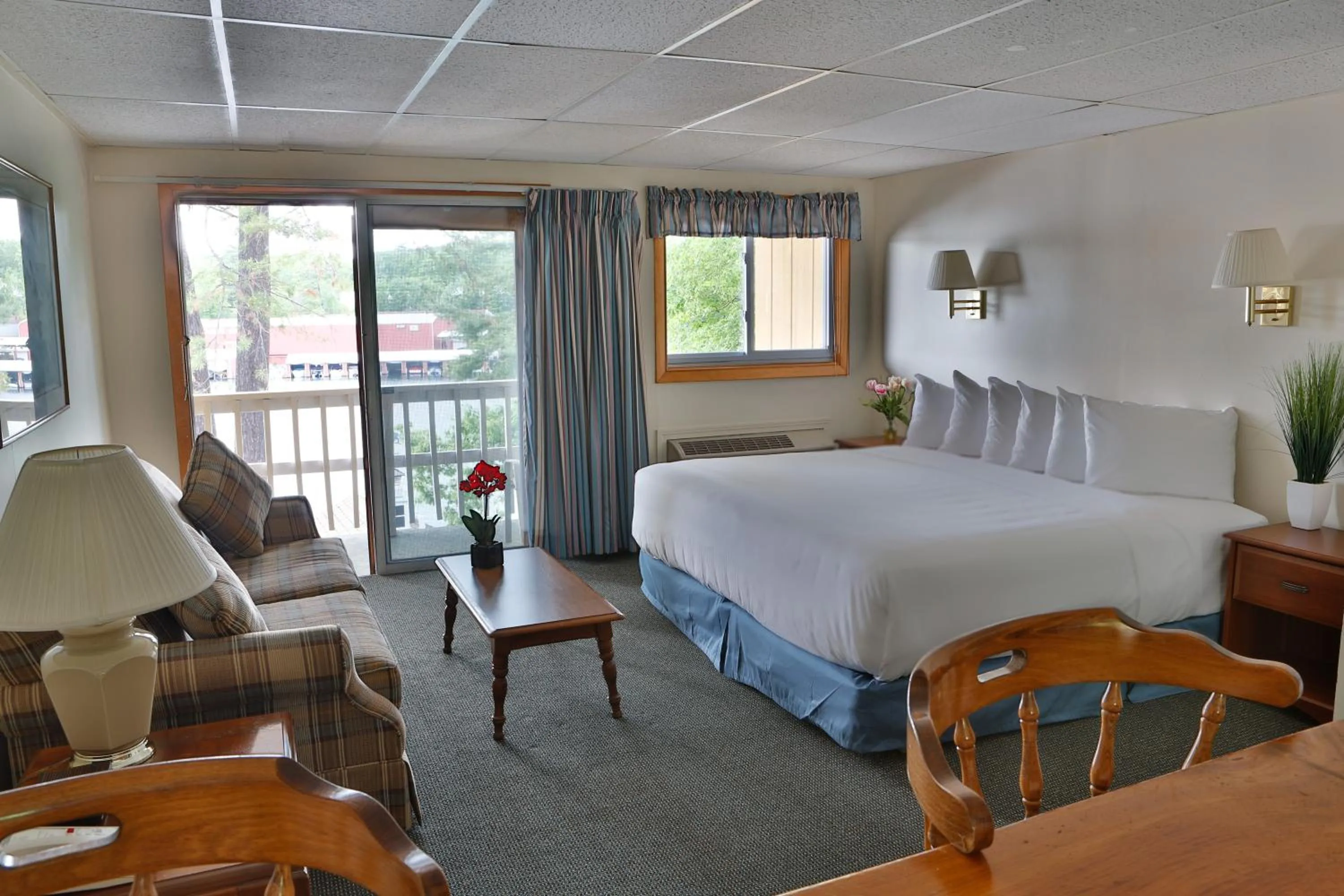 Balcony/Terrace, Bed in NASWA Resort