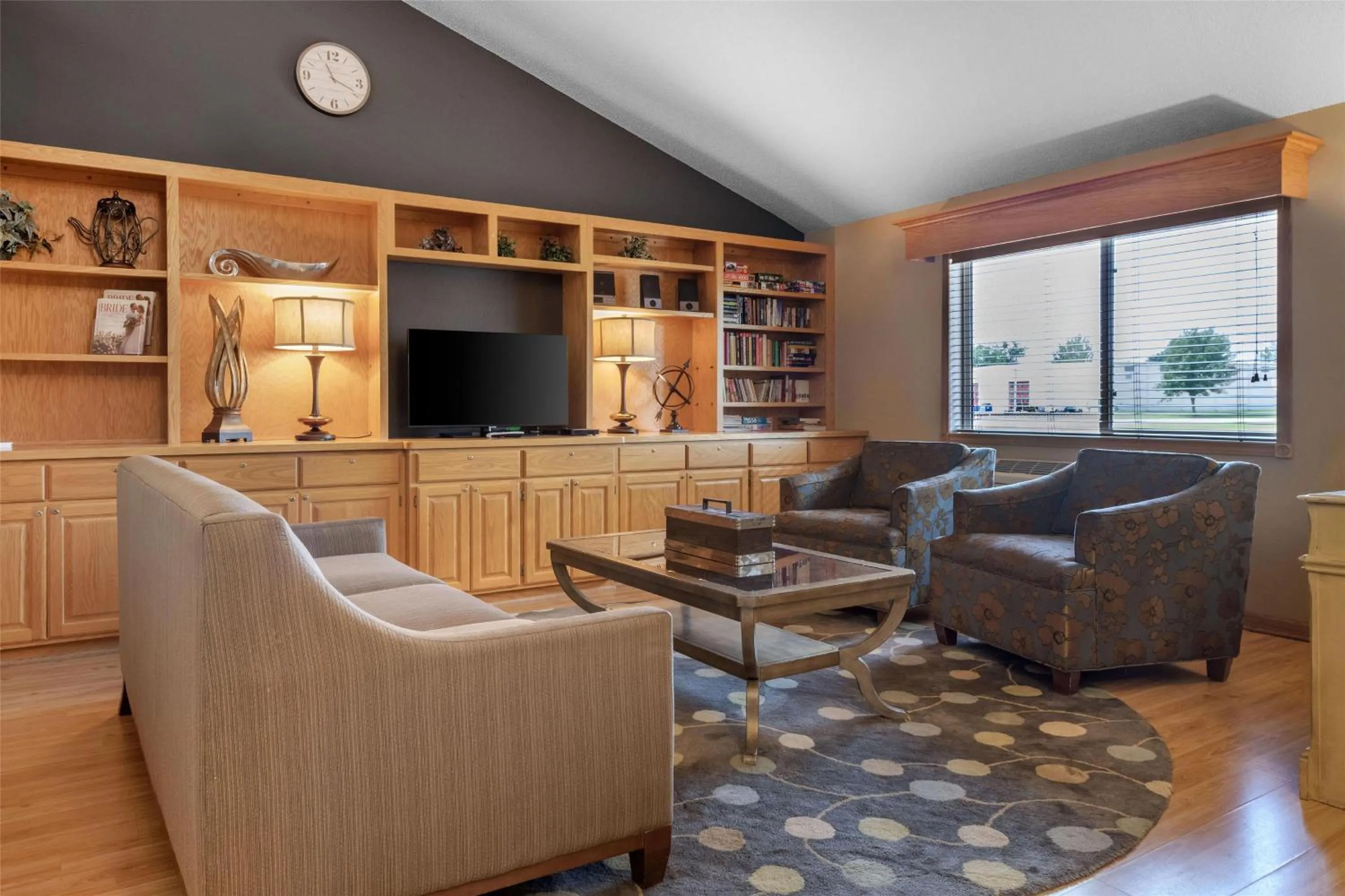 Lobby or reception in SureStay Plus Hotel by Best Western Litchfield