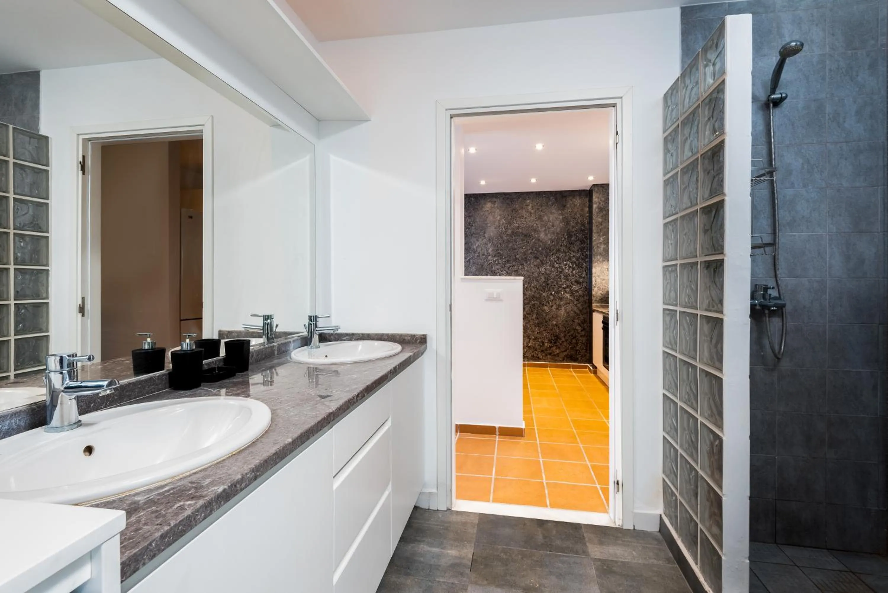 Southern Dreams Apartments