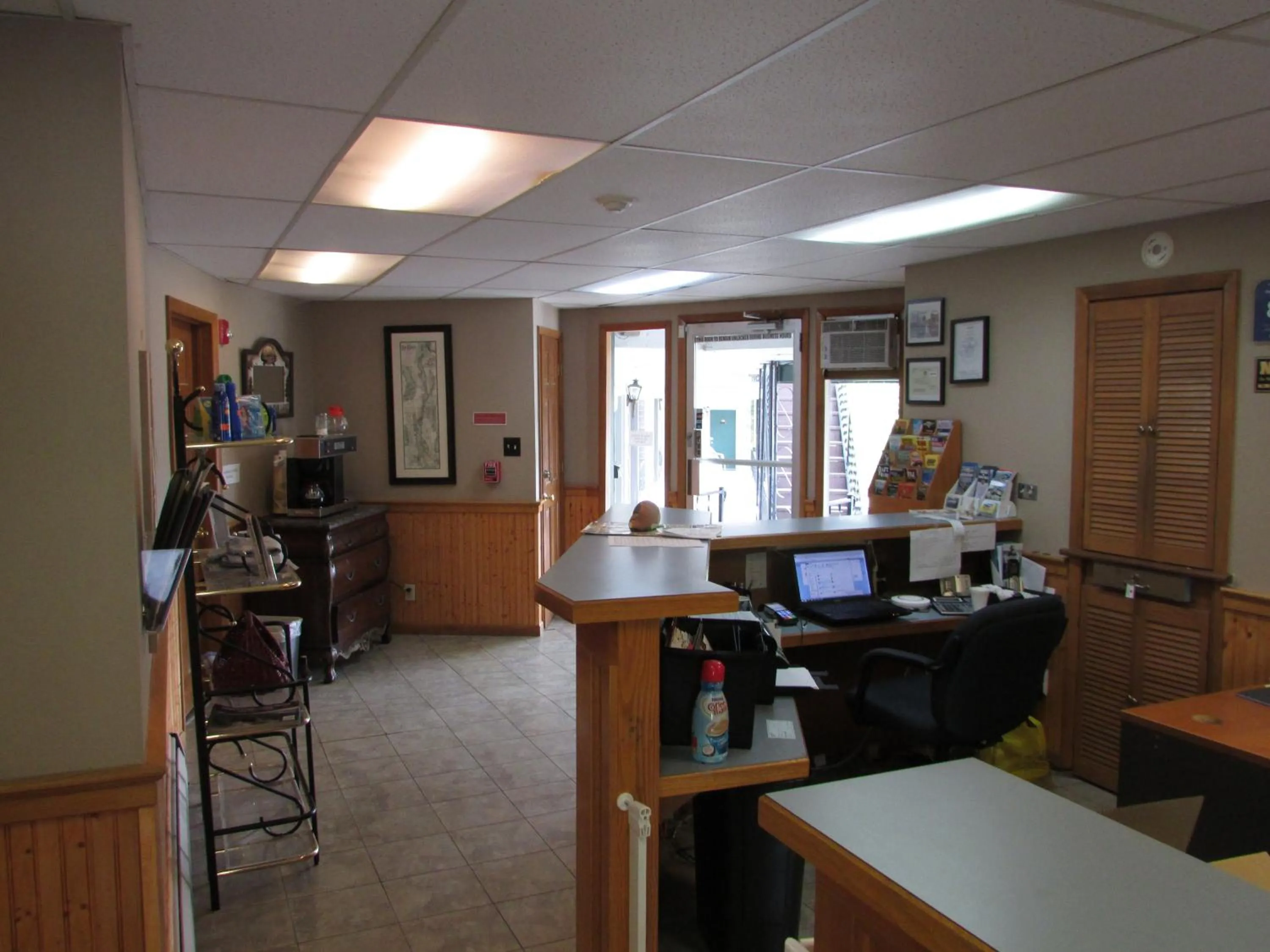 Lobby or reception in The Lake George Inn