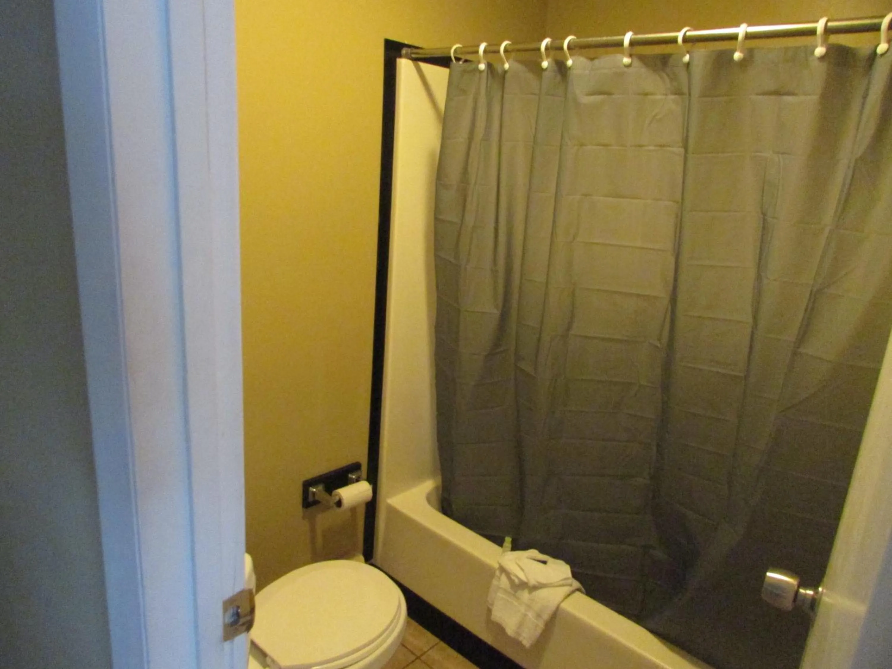 Standard Double Room with Two Double Beds in The Lake George Inn