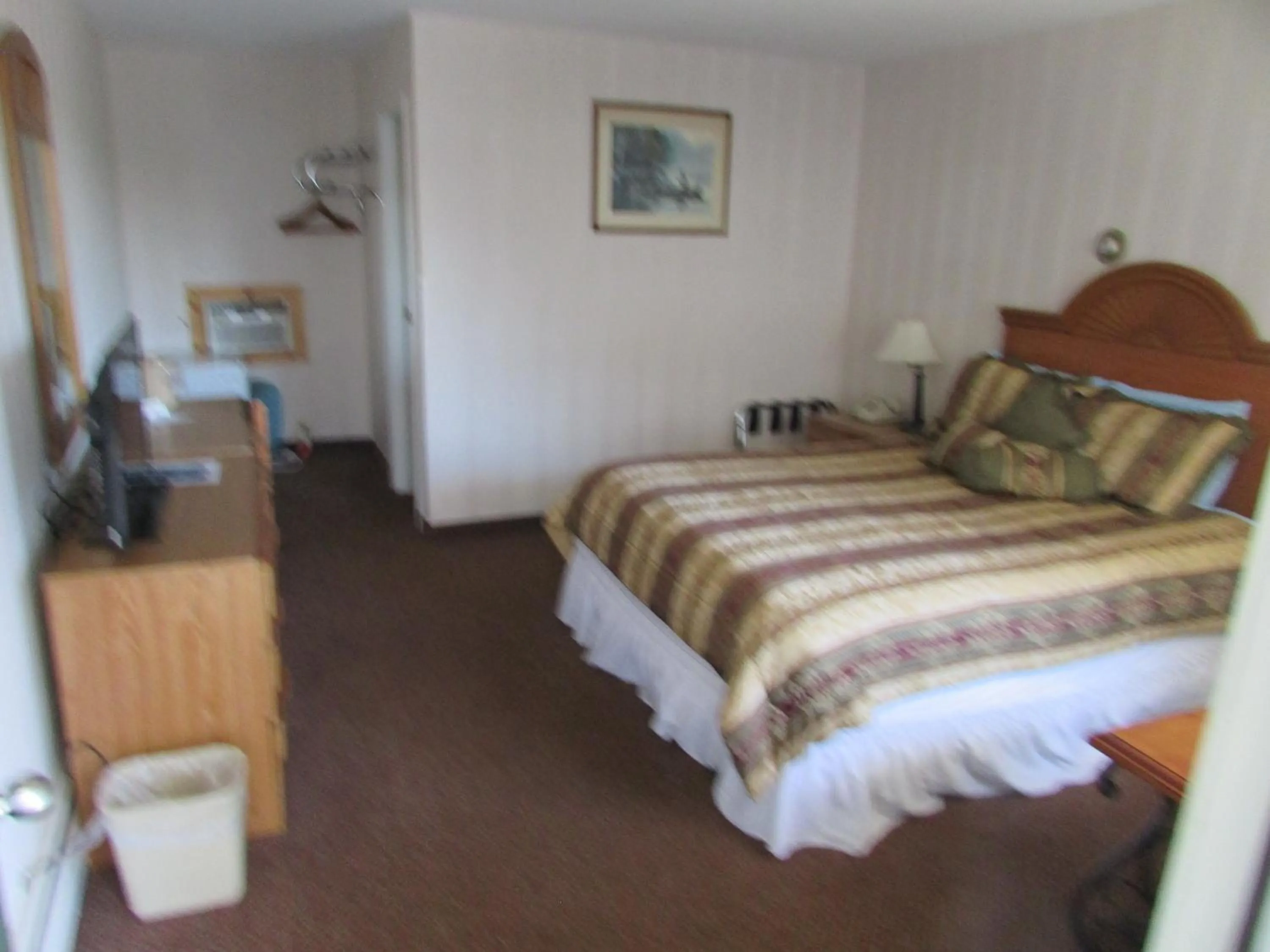 Bed in The Lake George Inn