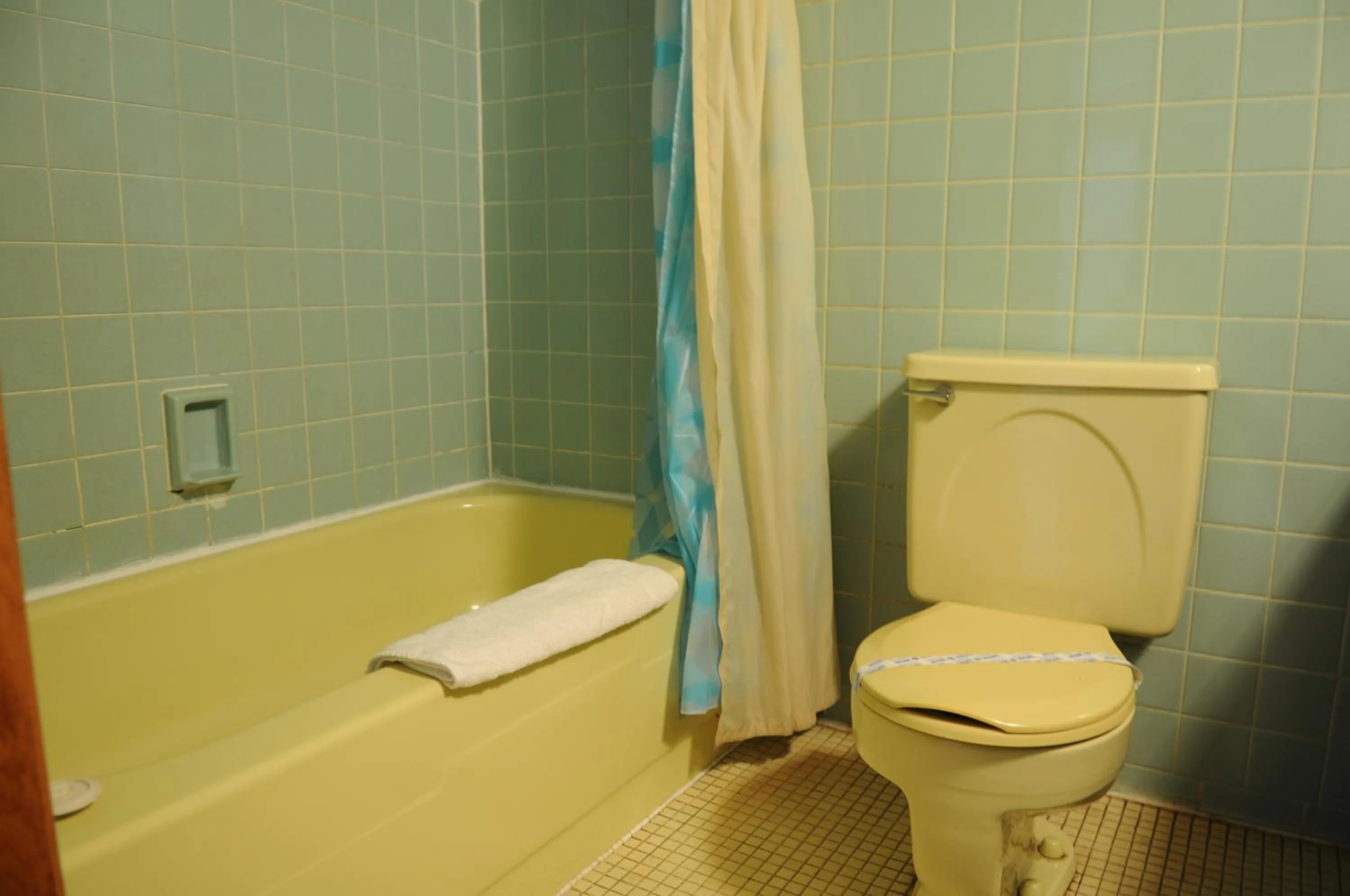 Shower in Motel Le Charentais