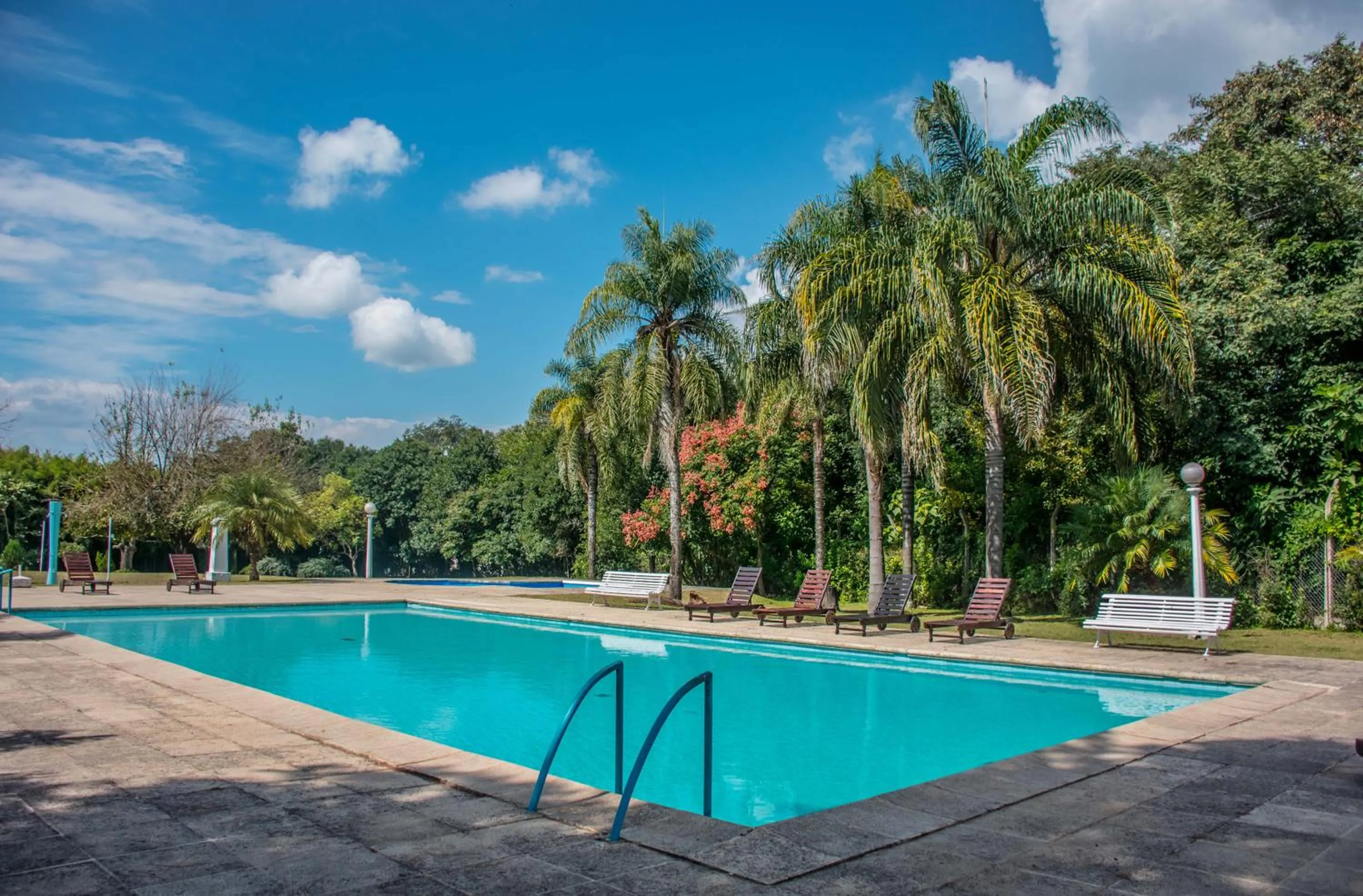 Swimming pool in Altos de la Viña, Wine Hotel & Spa