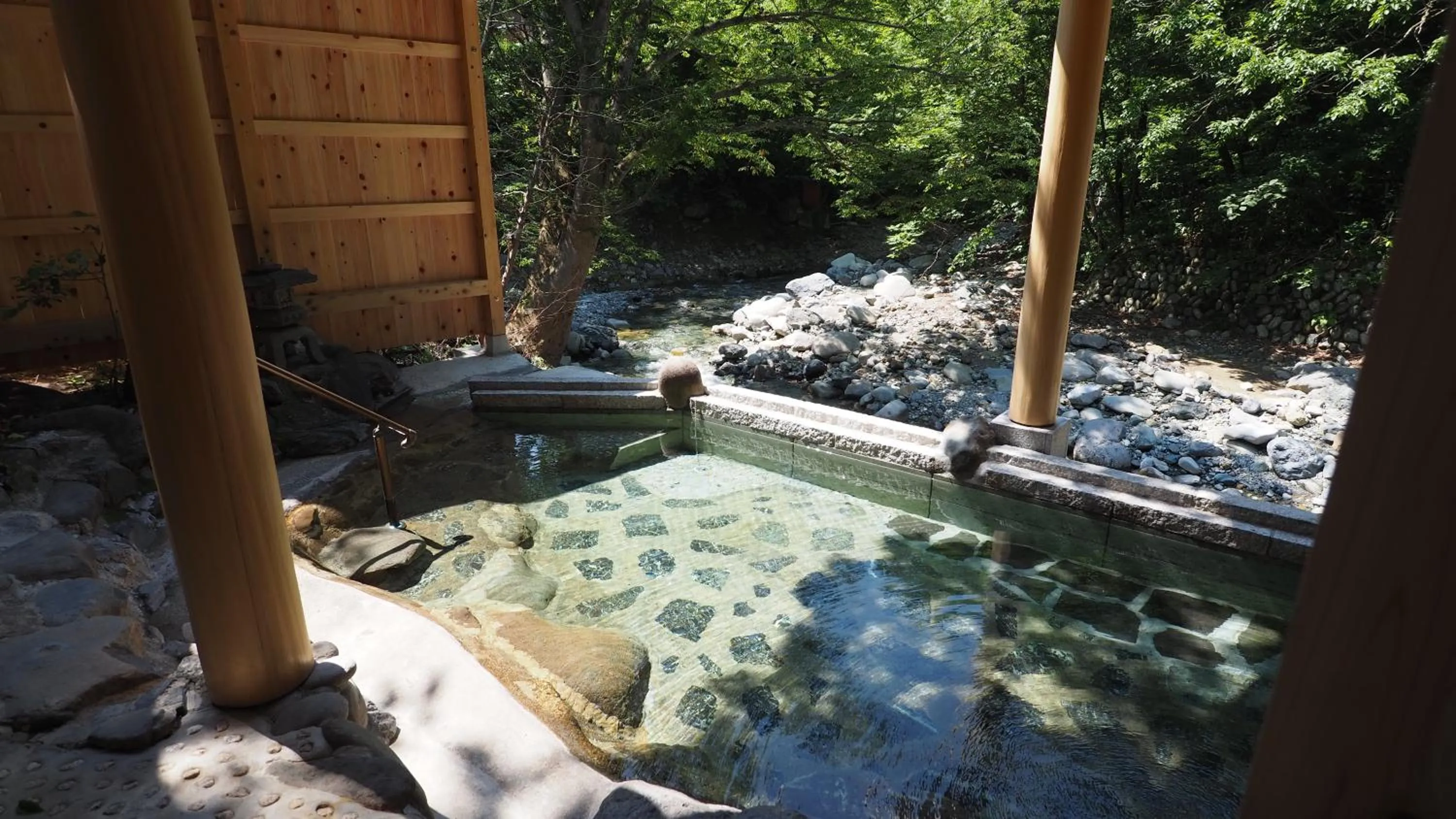 Open Air Bath in Kinseikan Seseragi